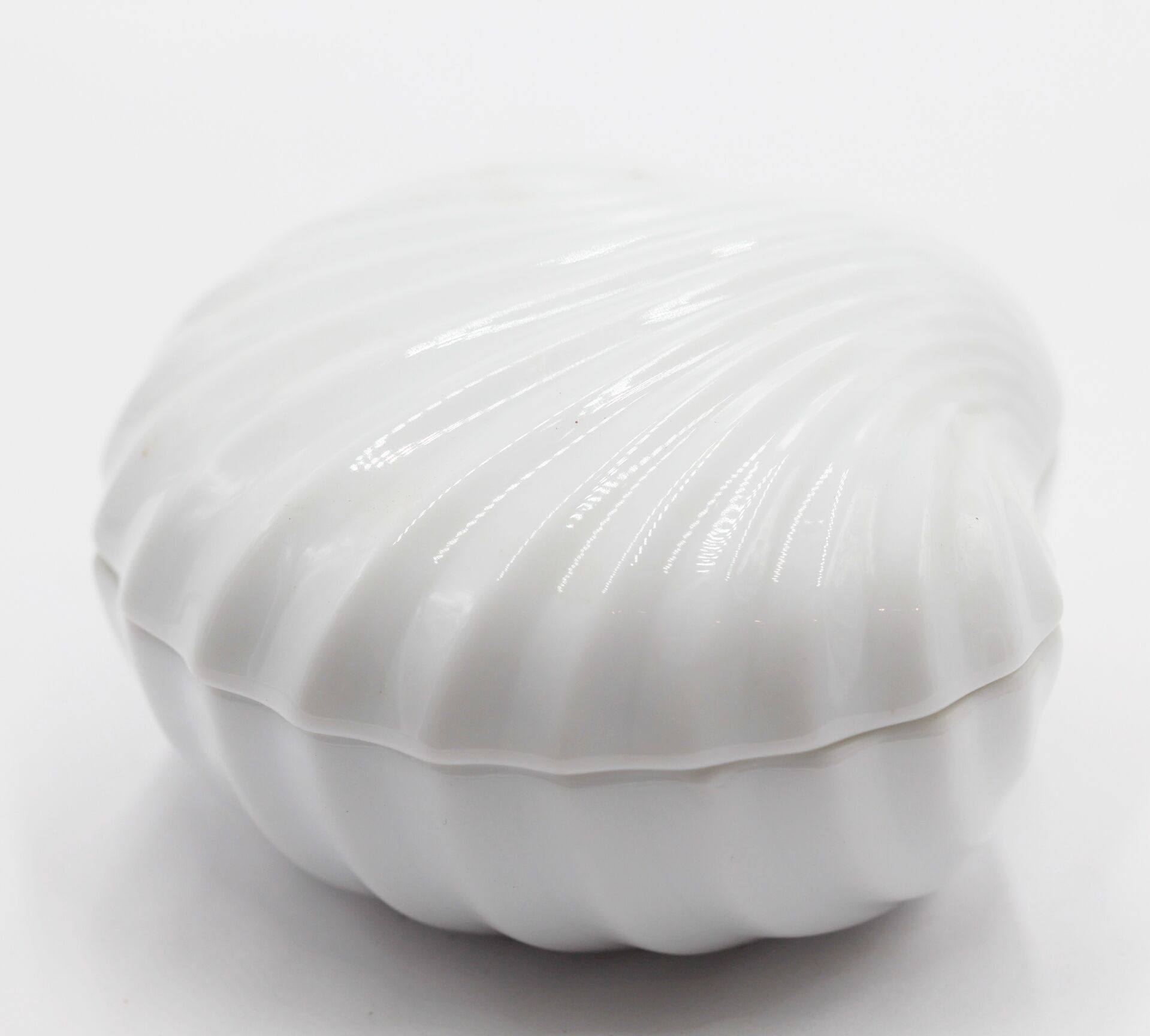 Japanese ceramic shell box