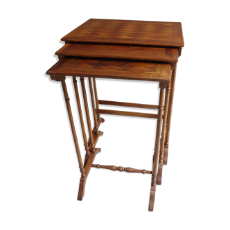 Diamond giggle table