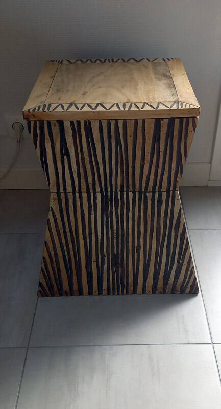 Tabouret coffre en teck naturel brun et noir.
