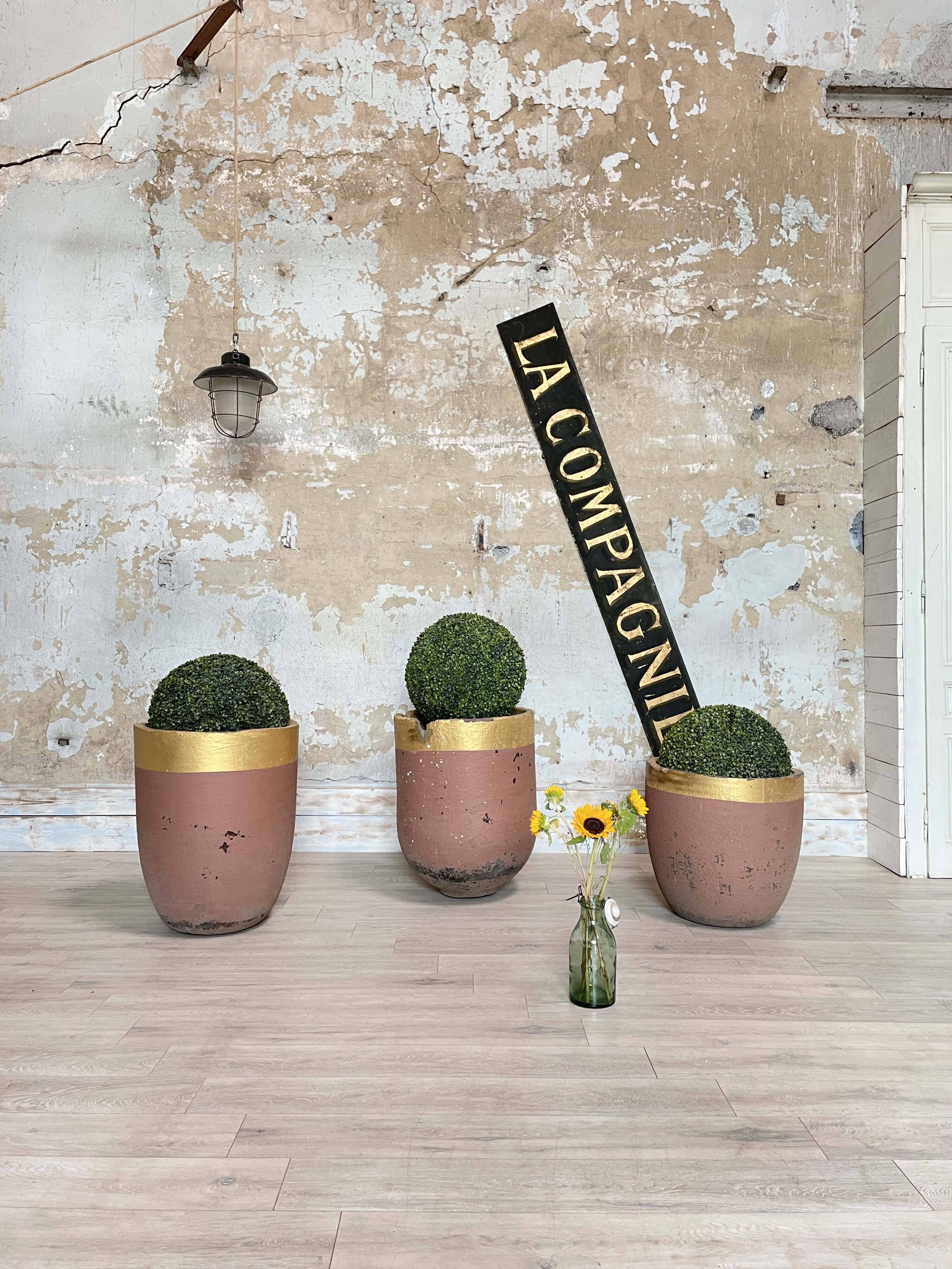 Planters, foundry crucibles