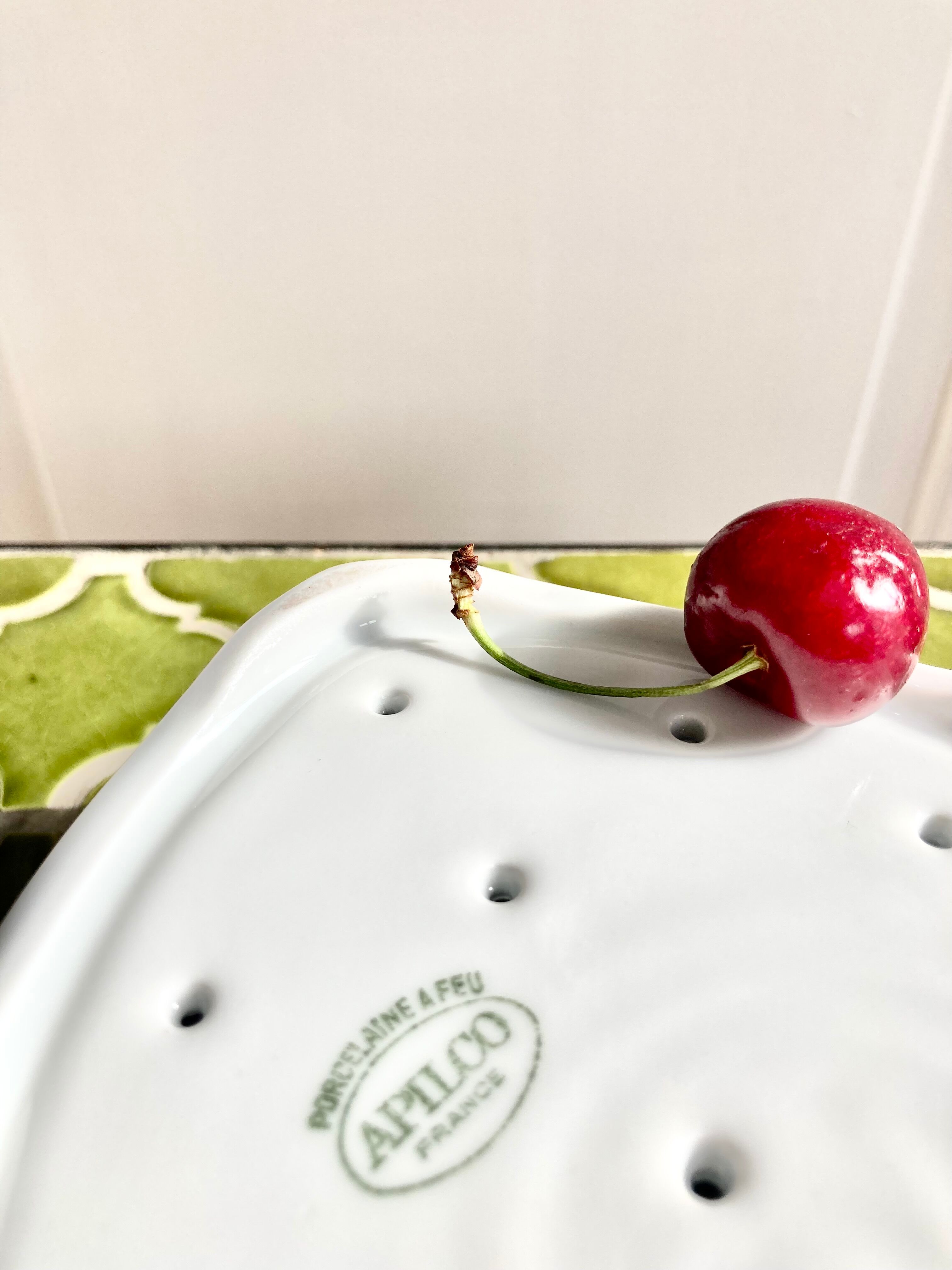 Heart-shaped fruit drainer dish