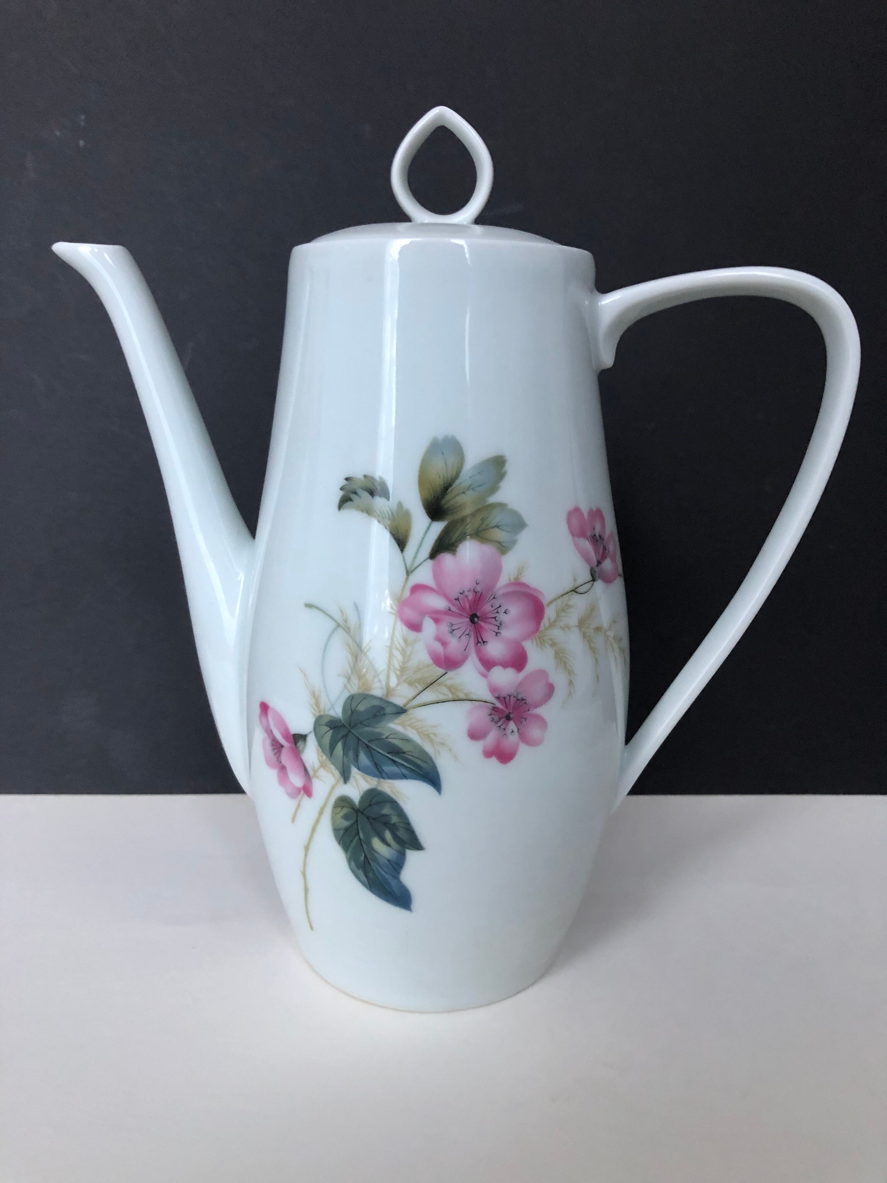Verseuse en porcelaine de Limoges