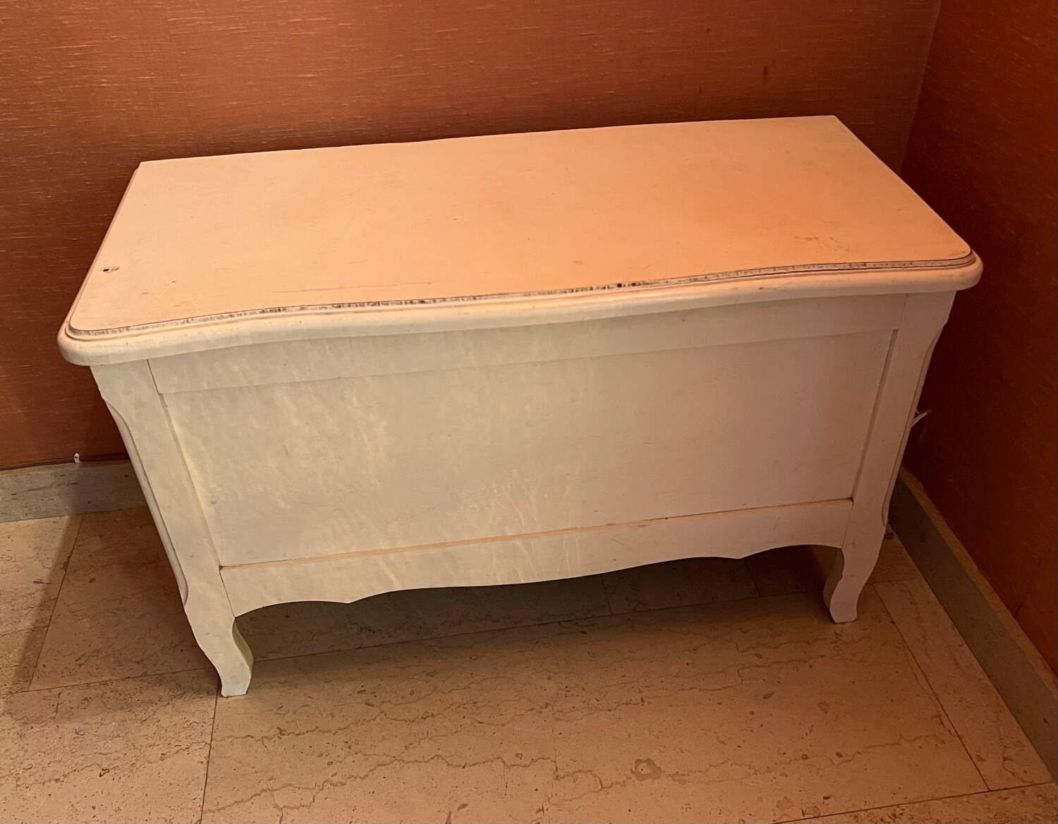 Coffre de rangement en bois blanc