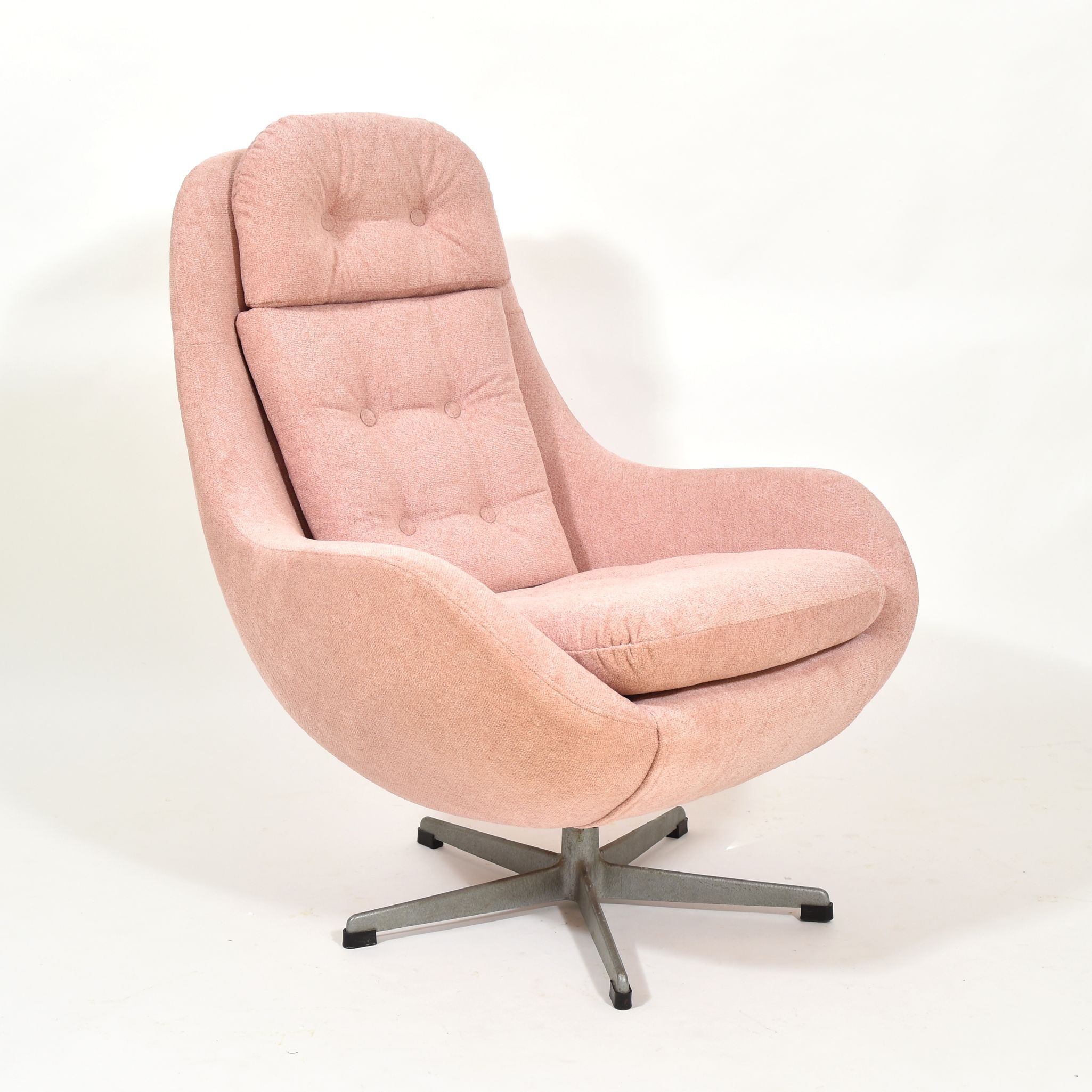 1970s Pink shell armchair