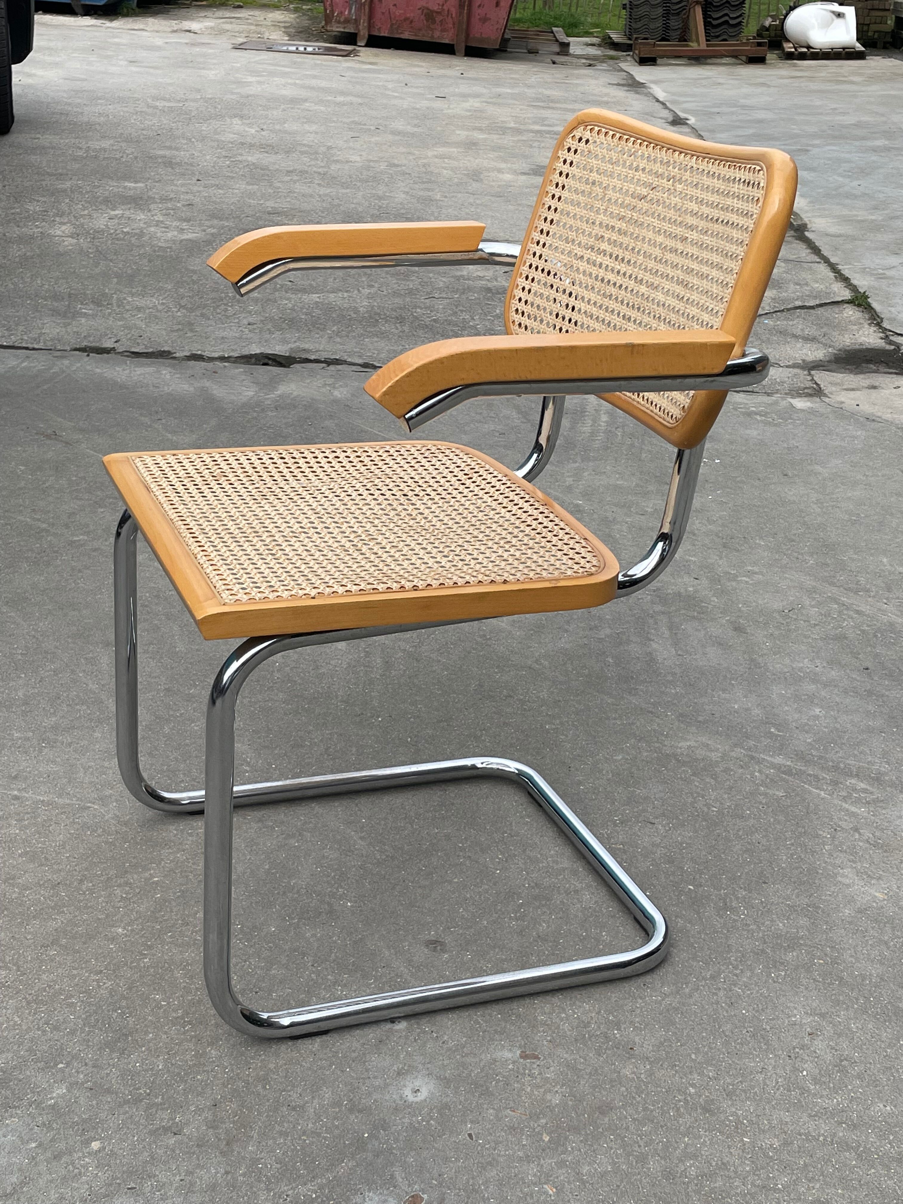 Cesca chair B64 with armrests by Marcel Breuer Design