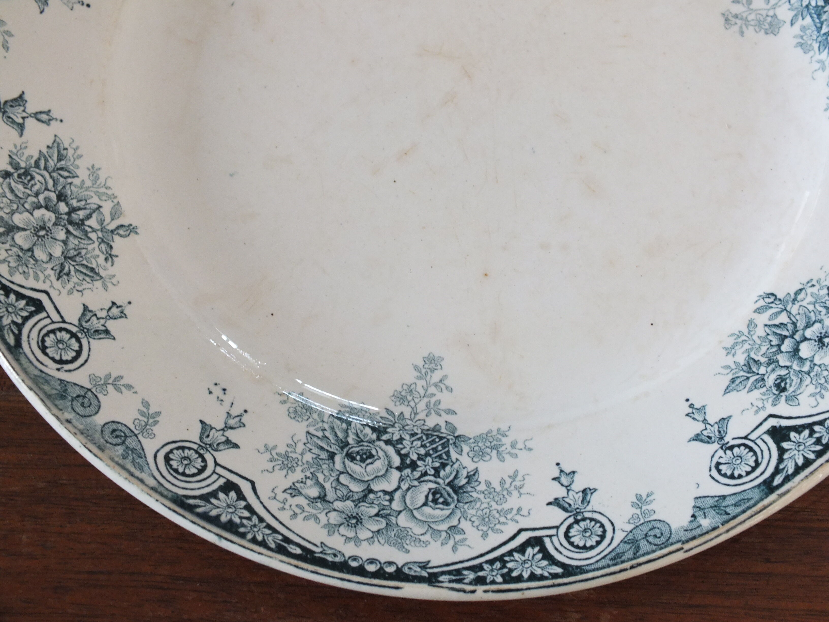 Round dish in Terre de Fer Sté Amandinoise Pompadour