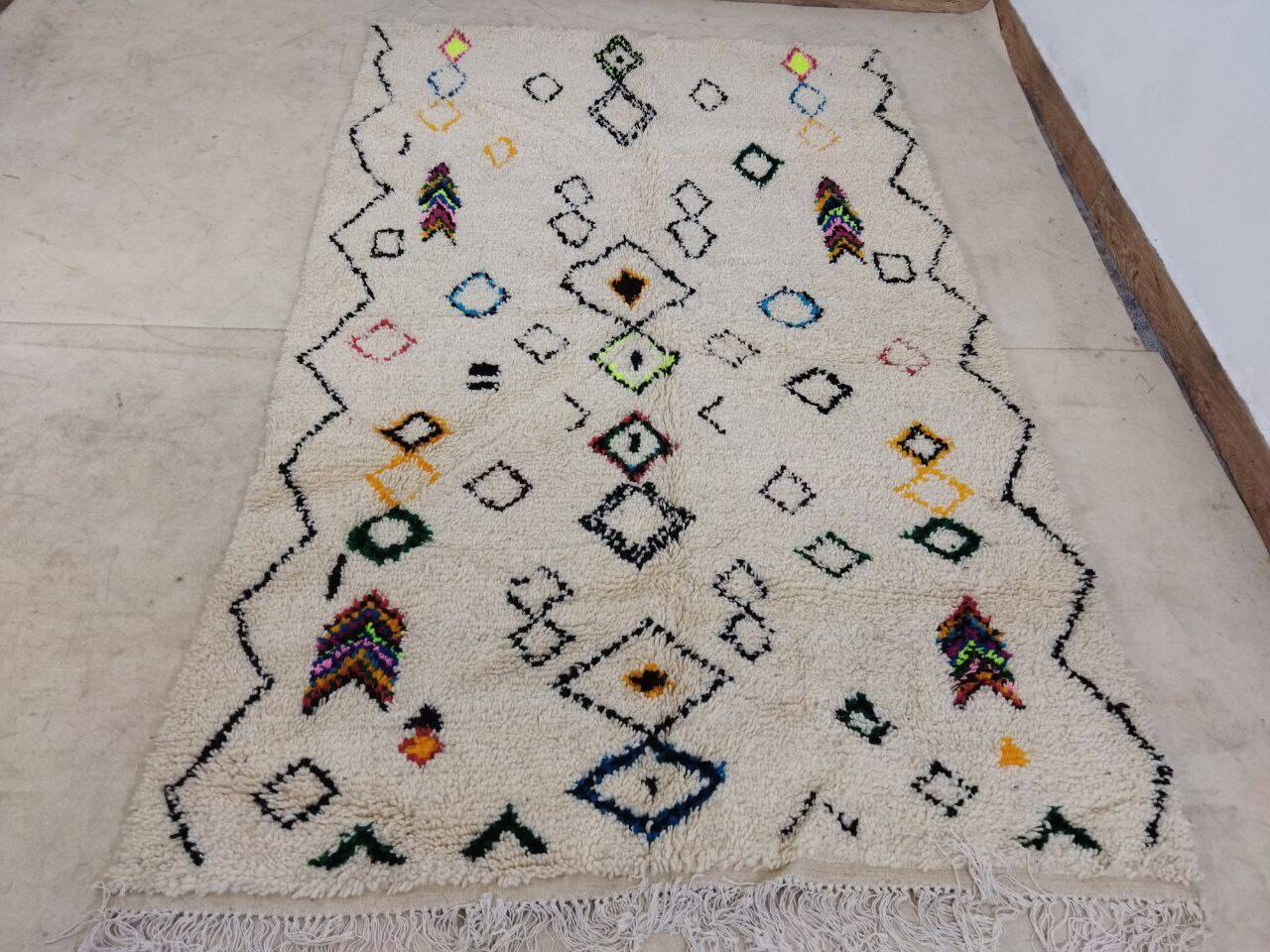 Handmade moroccan berber rug 250 x 153 cm