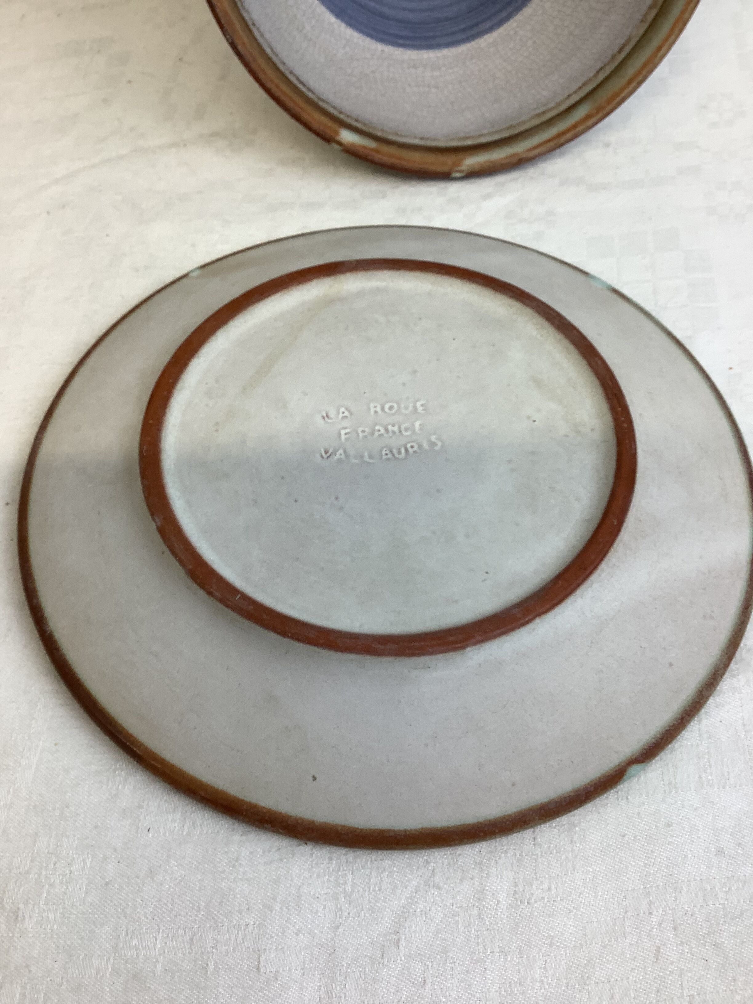 Duo of footed bowl and artisanal plate made in France Vallauris
