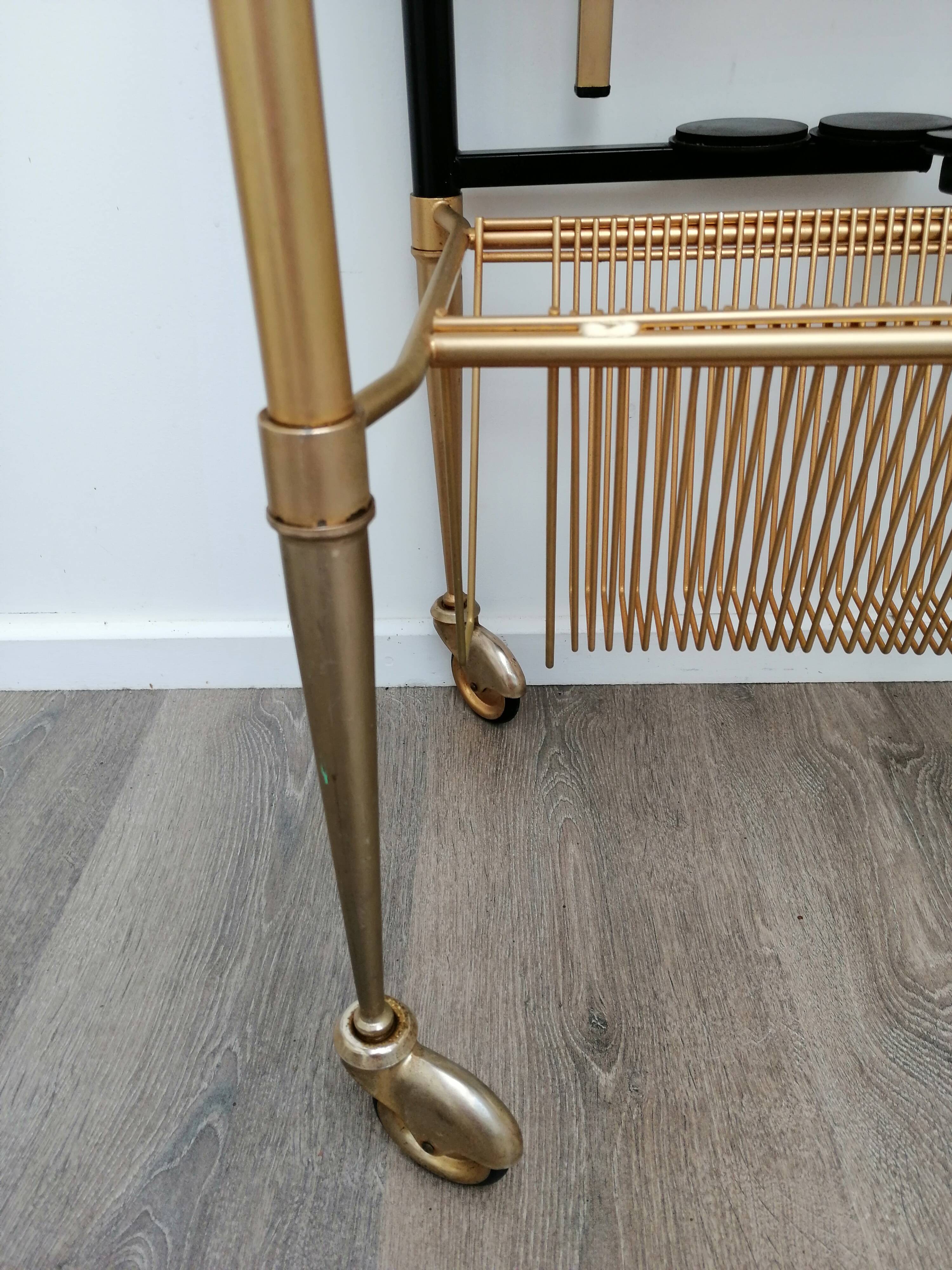 Furniture for vinyl platinum