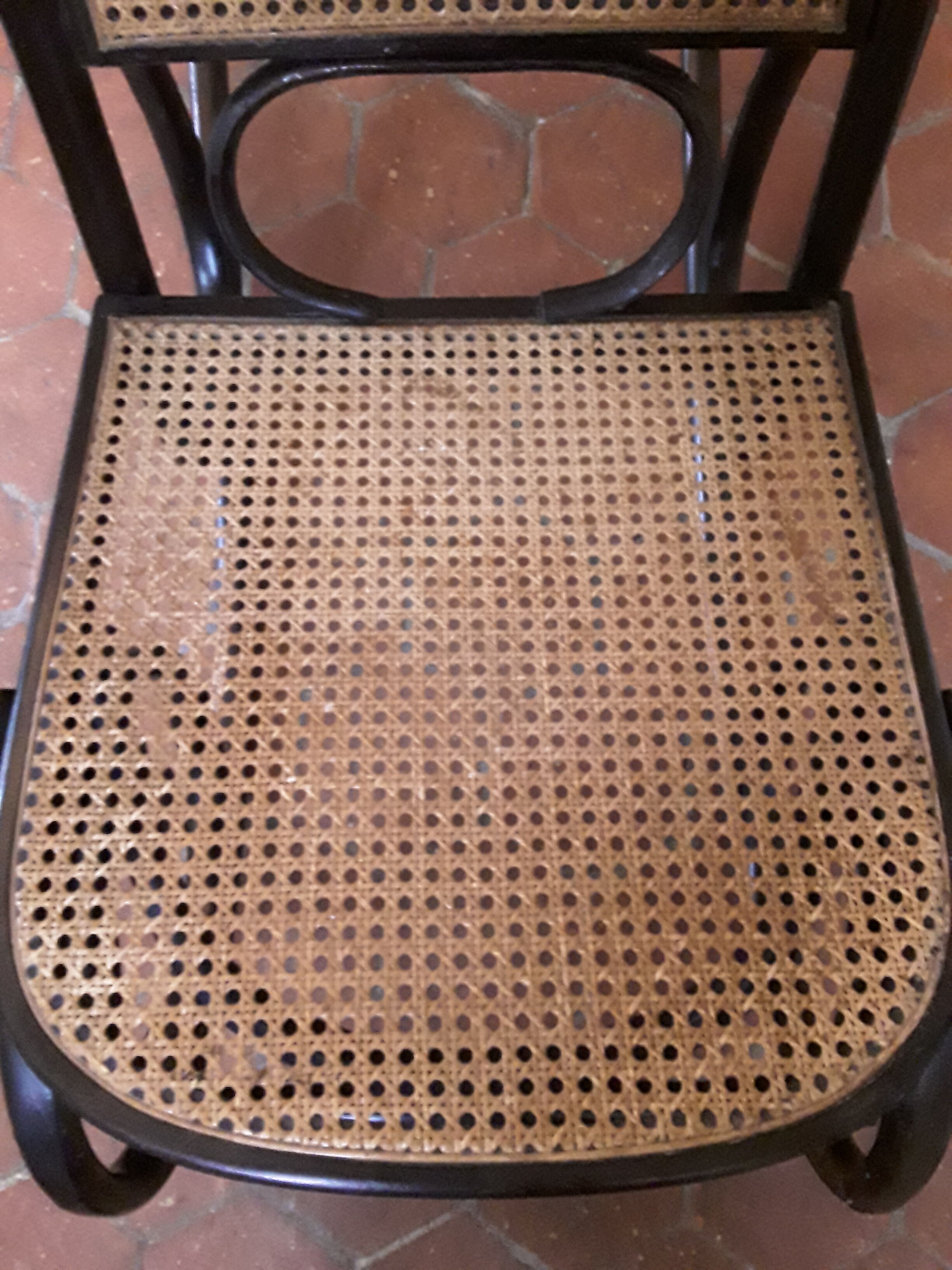 Vintage canneal rocking-chair