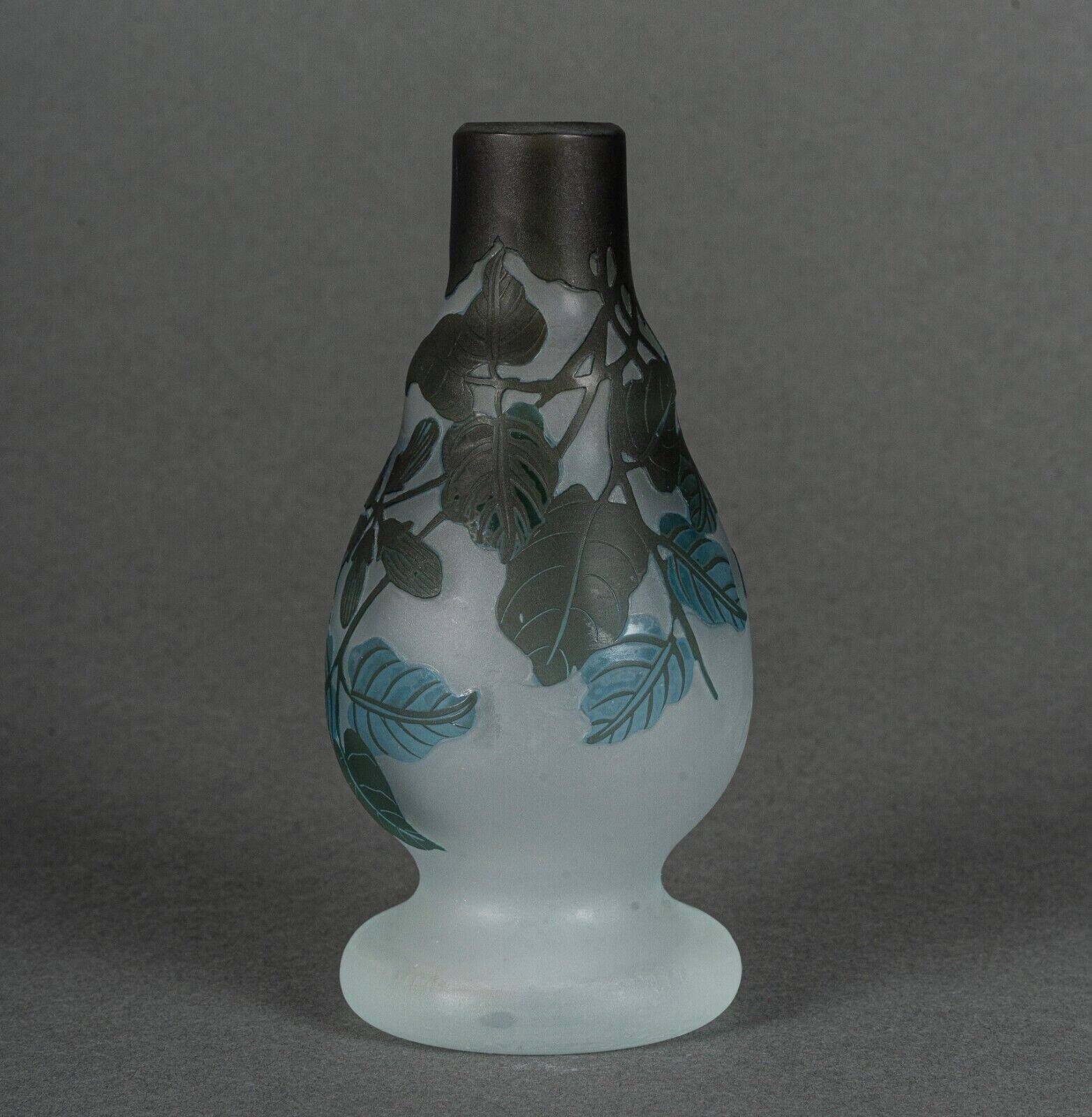 Vase in glass paste Muller Frères Lunéville foot shower floral decor