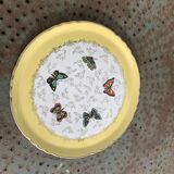 Plat a gateaux, en faïence, jaune avec des papillons muticolores, moulin des loups, orchies nord