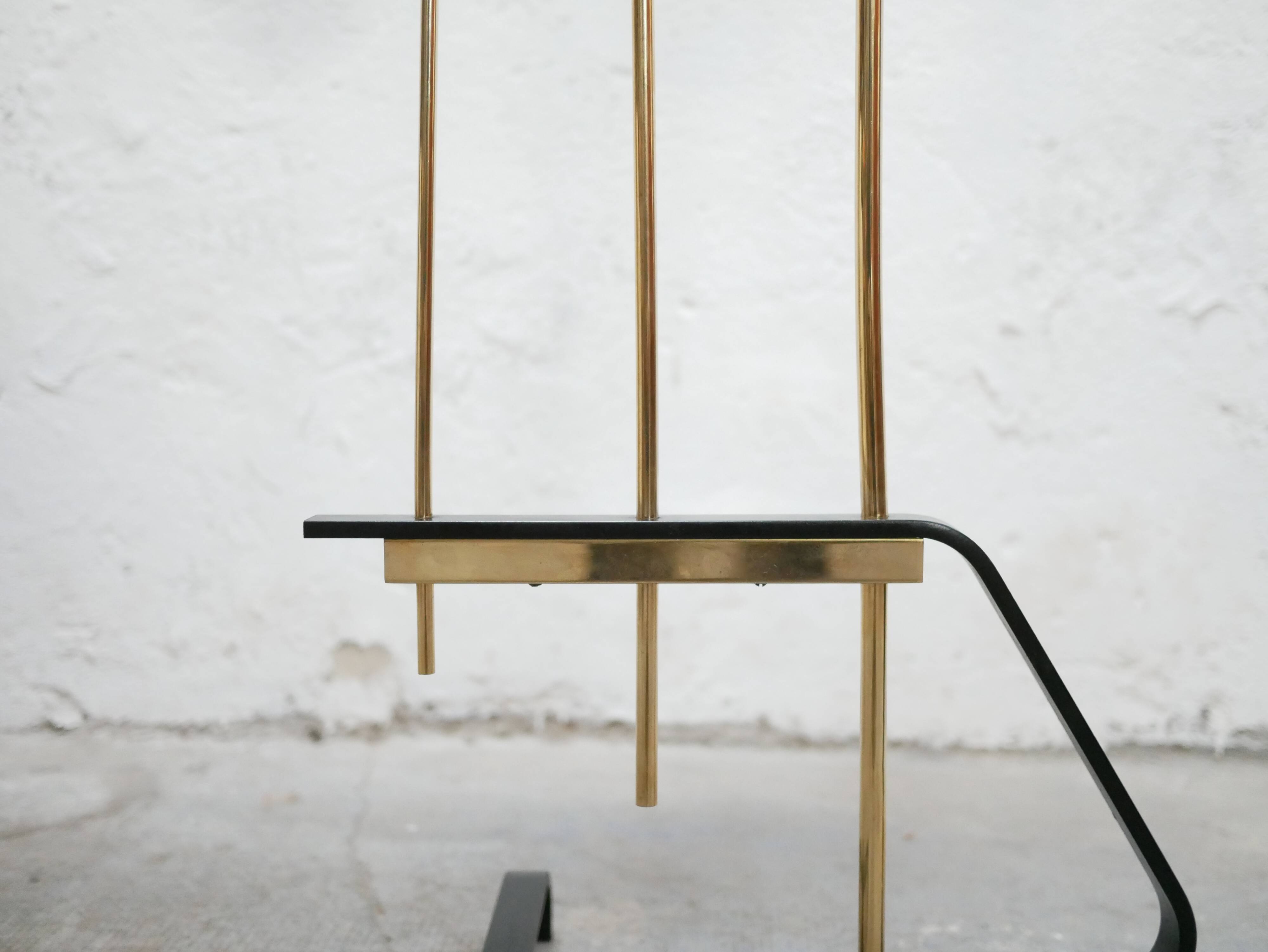 Vintage floor lamp in black metal, brass and opaline