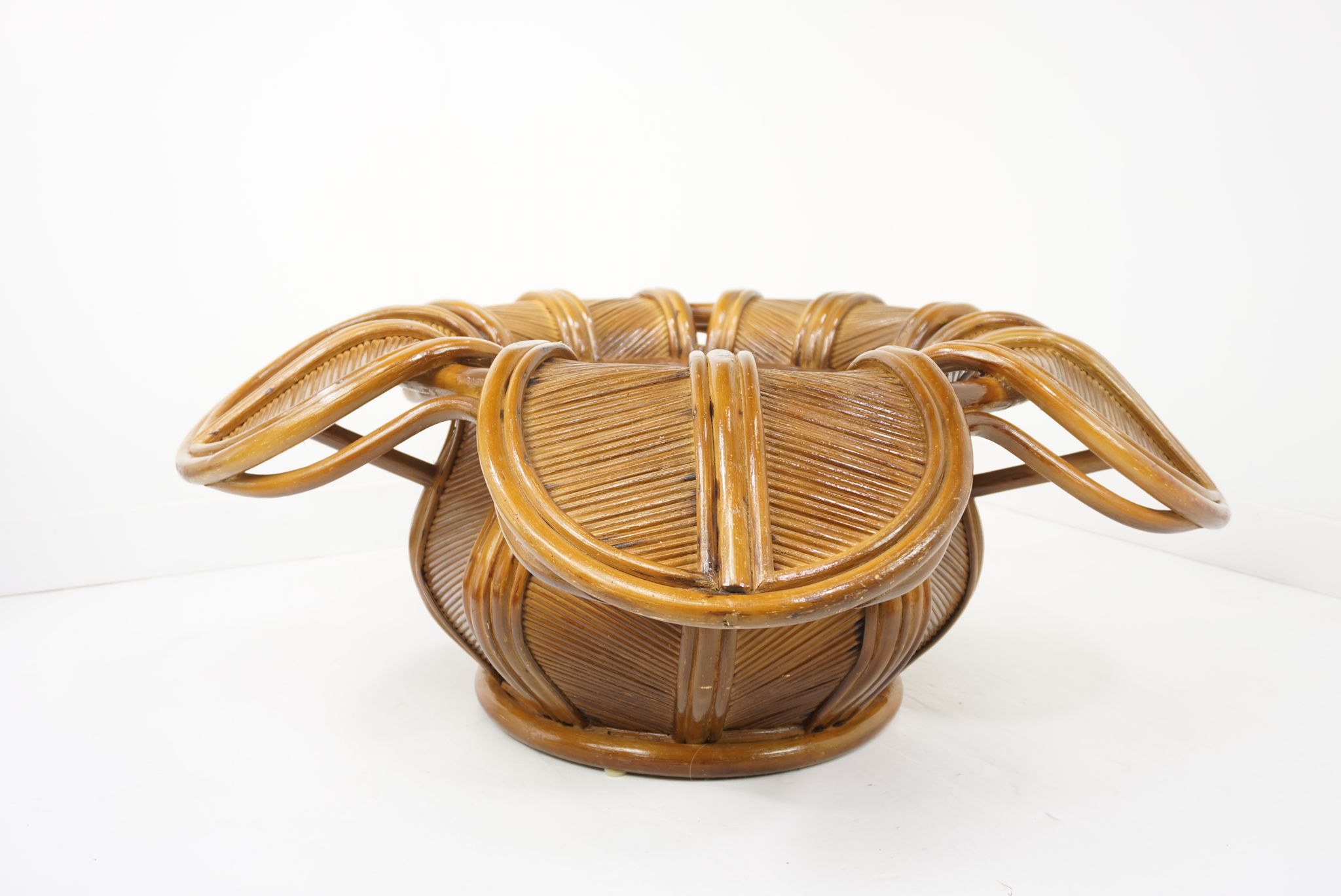 60s Italian design flower coffee table in rattan and glass marquetry