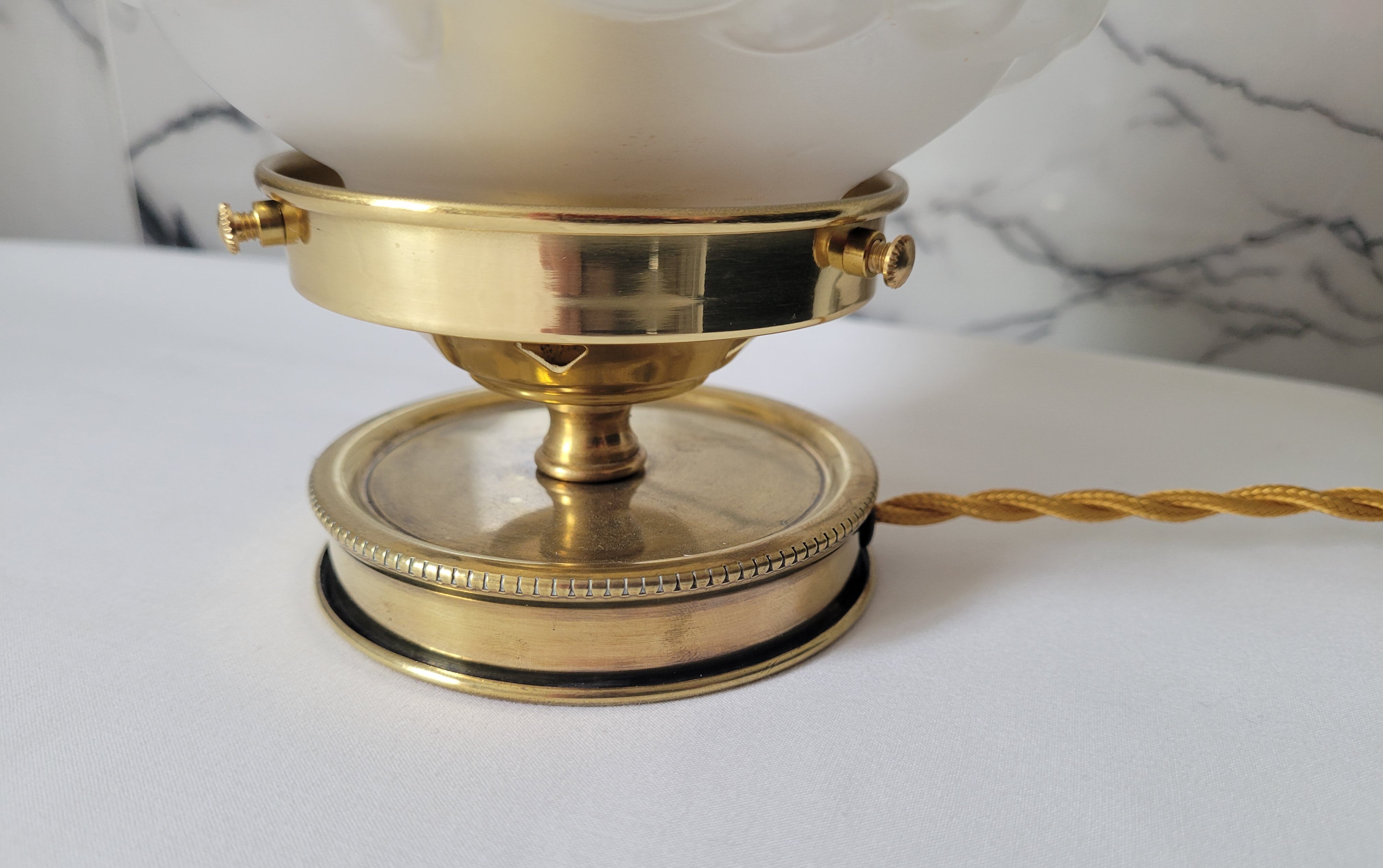 Art deco lamp in brass and glass