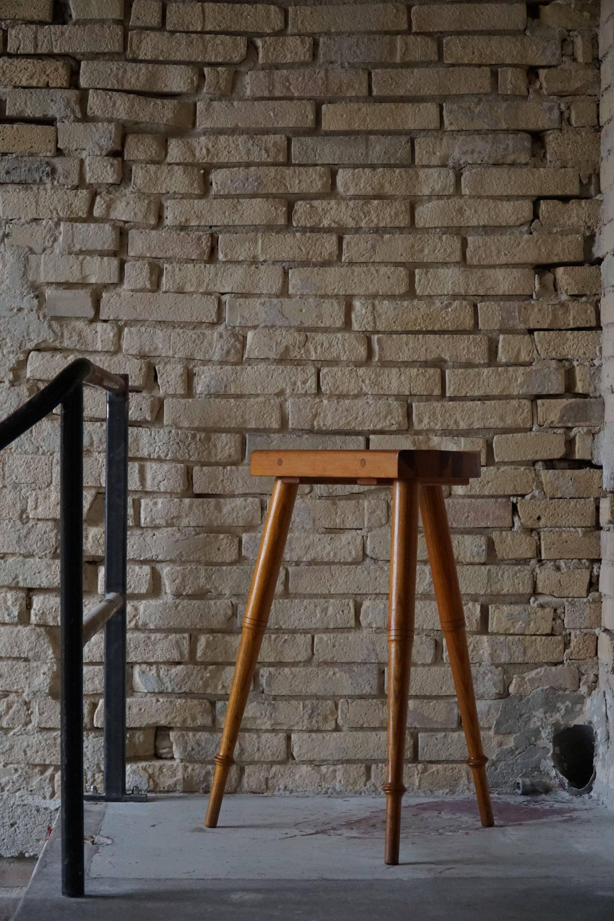 High tripod stool in solid pine, by a Danish cabinetmaker, mid-century, around 1960.