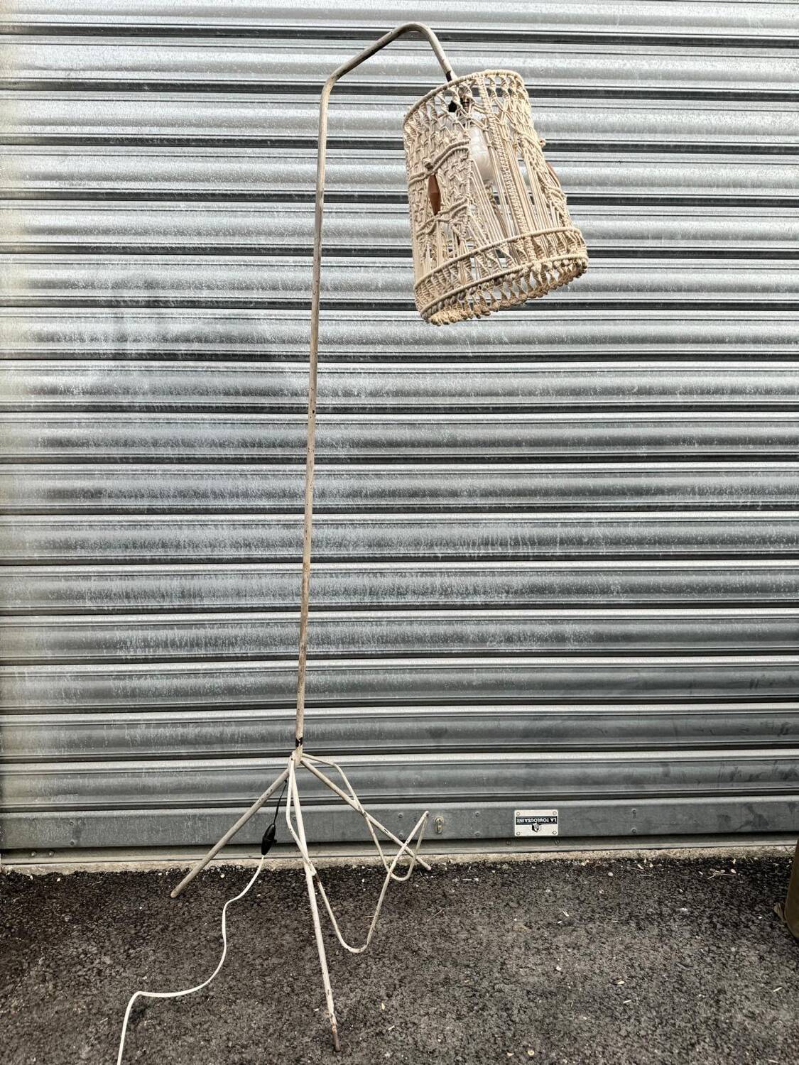 Rare vintage tripod floor lamp model from the 1950s.