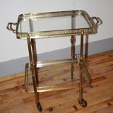 Serving golden skateboard in brass and glass