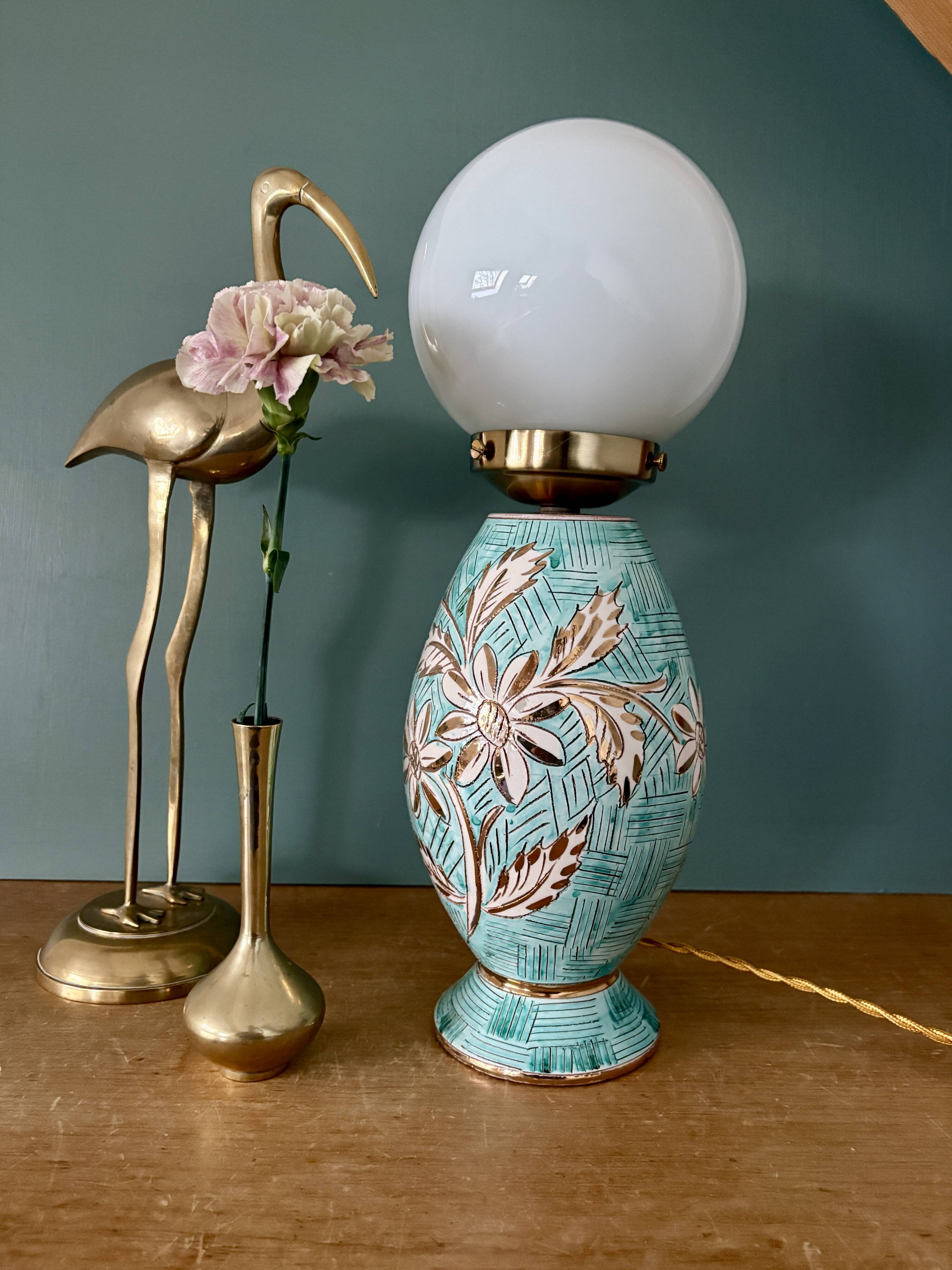 Lampe vintage en céramique et opaline blanche.