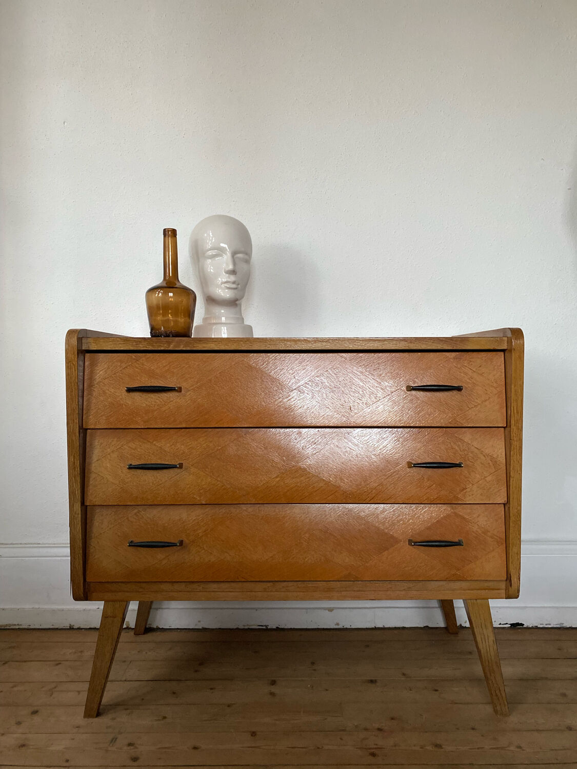 Vintage dresser feet compass 60s