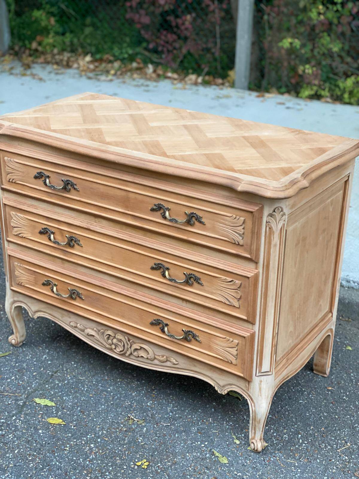 Louis XV Bibus commode, restored in raw solid wood and marquetry, 110cm