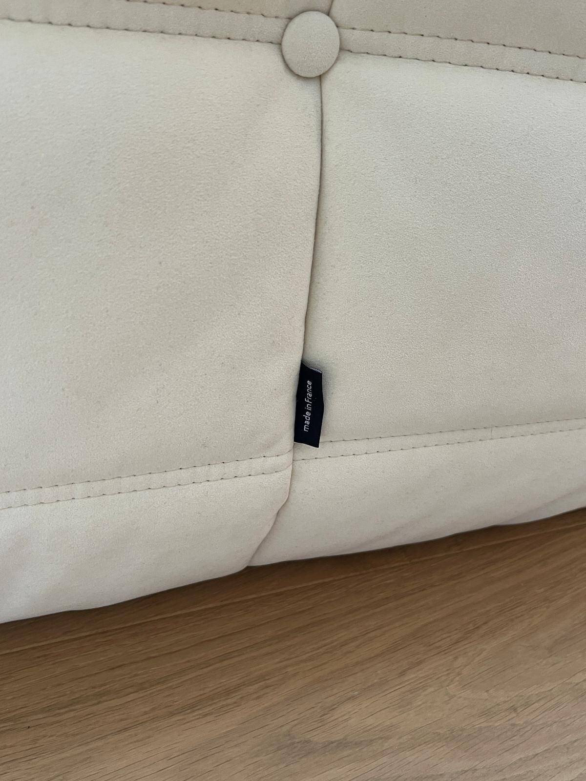 Canapé 3 places Togo Ligne Roset en Alcantara coloris Eggshell