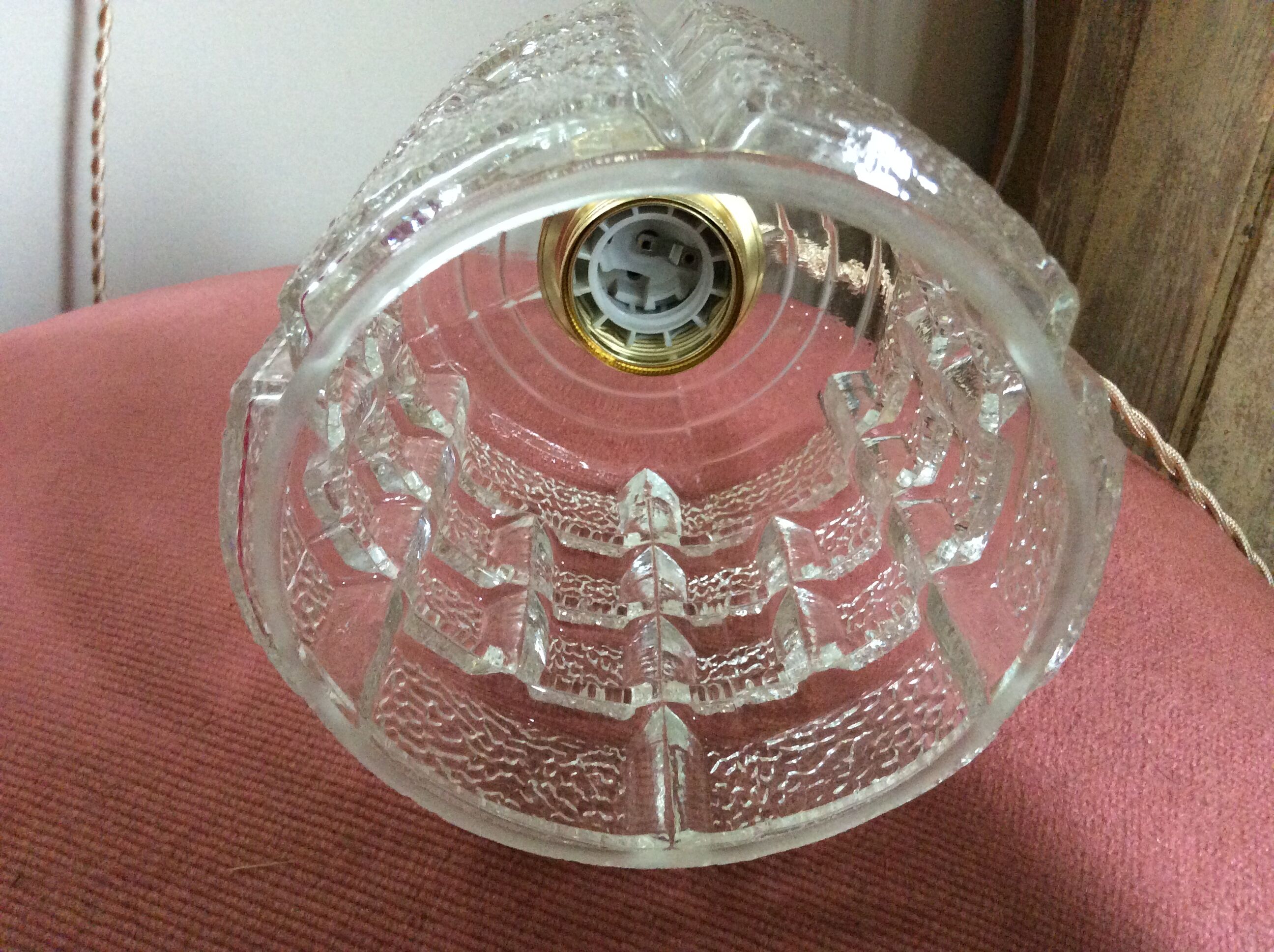 Molded glass suspension
