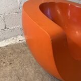 The Moon armchair, Mike To