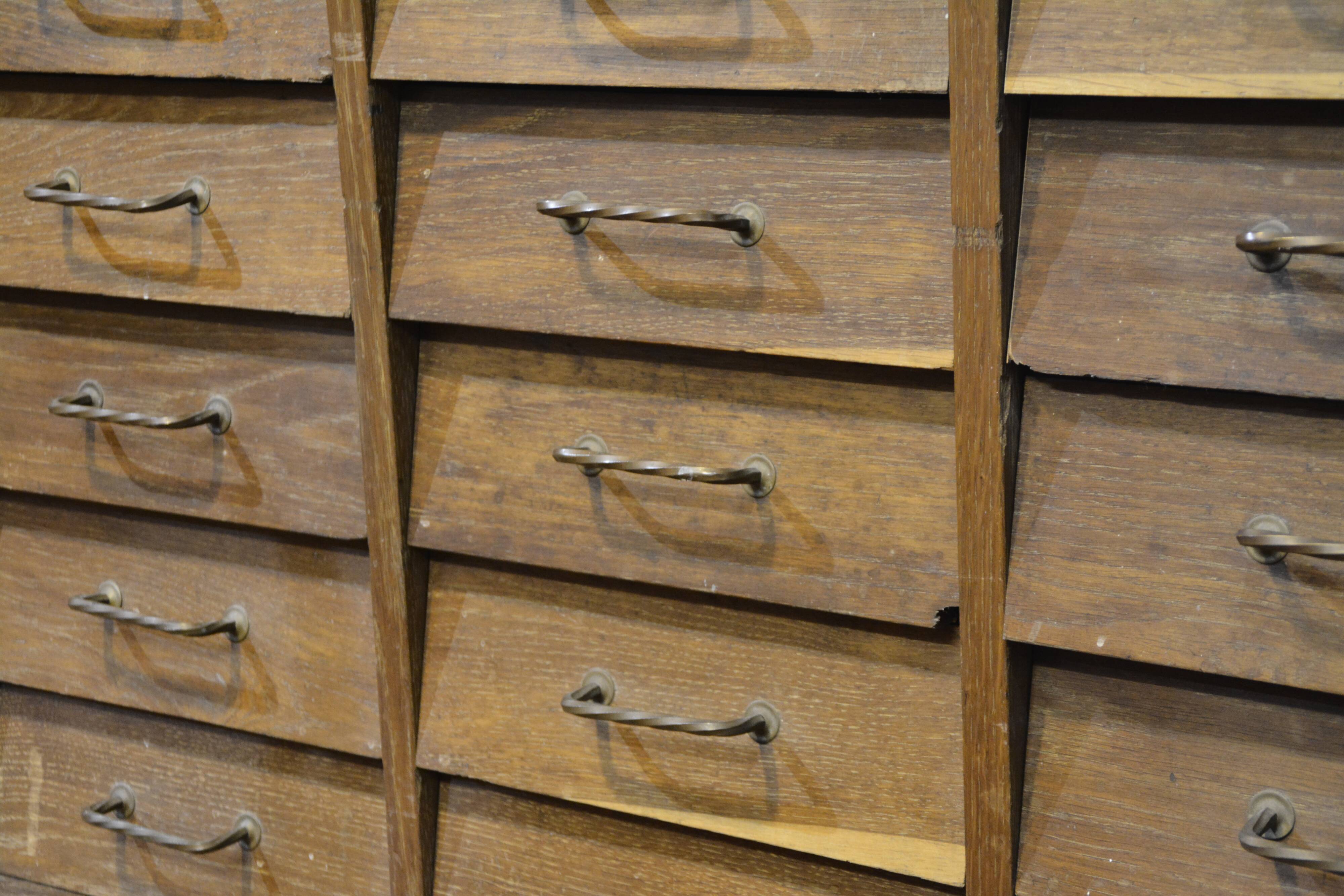 Meuble de métier à tiroirs