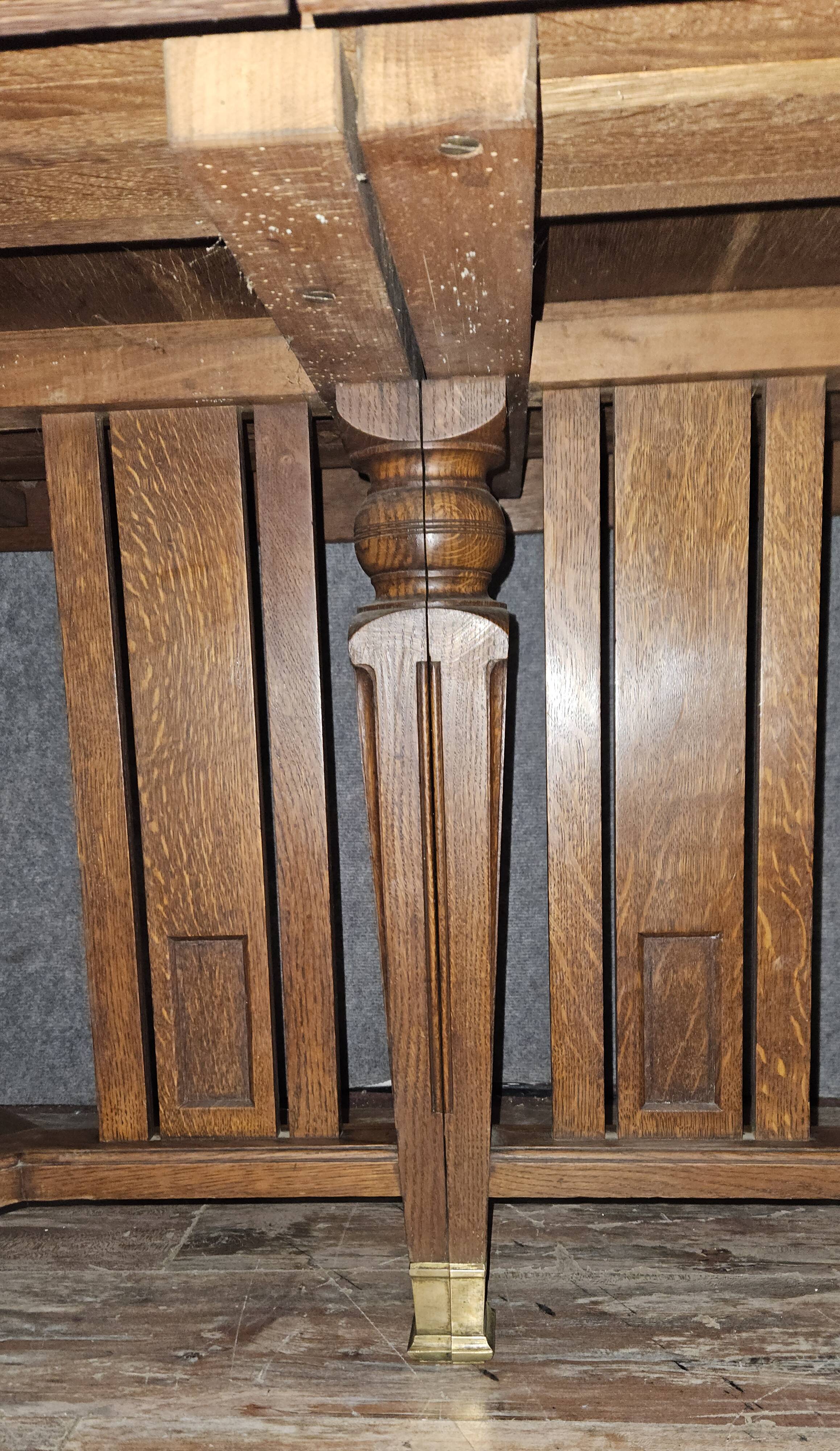 Important antique extendable wooden table – Inlaid top –