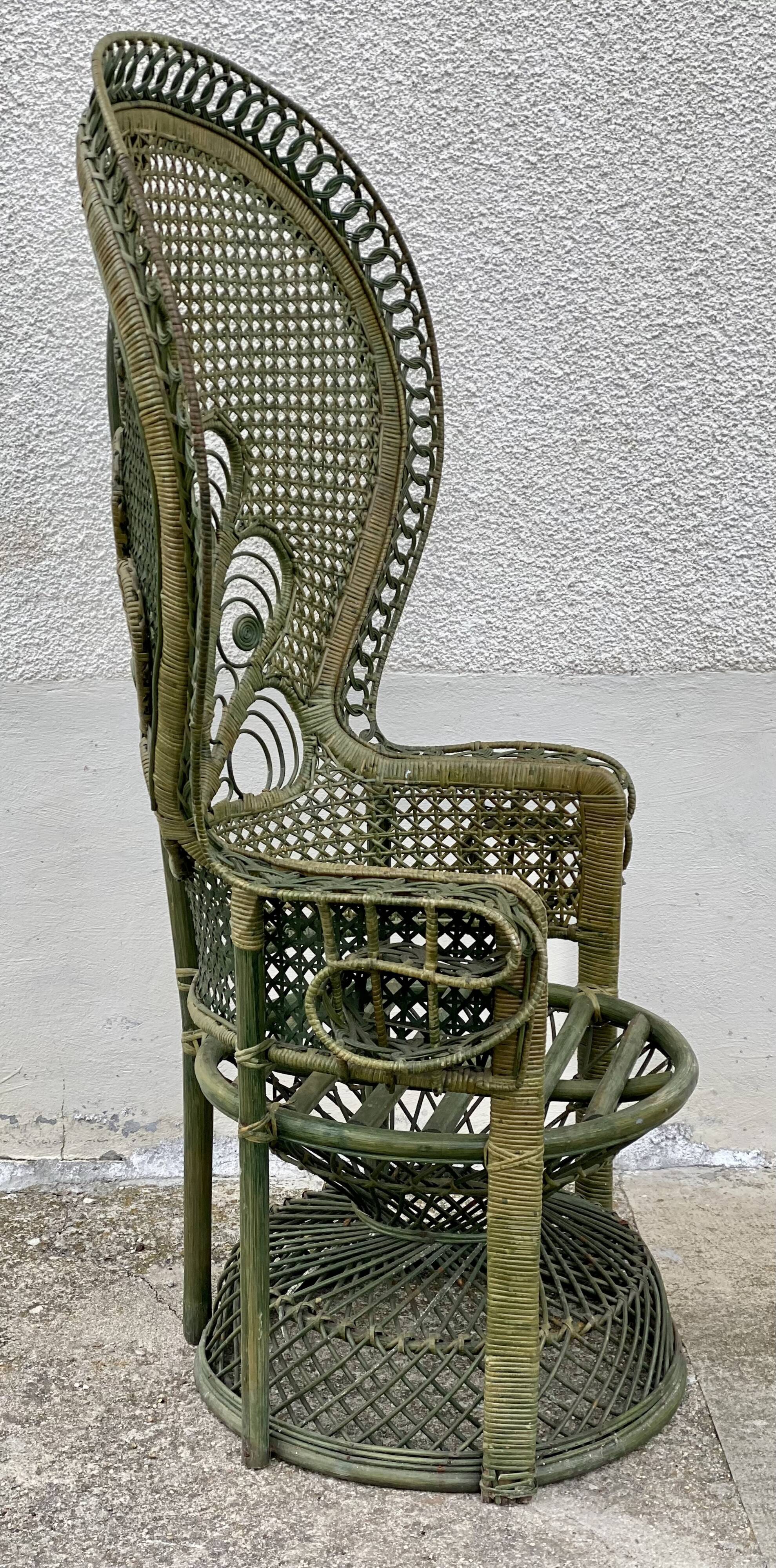 Fauteuil rotin paon patiné vert vintage 1970