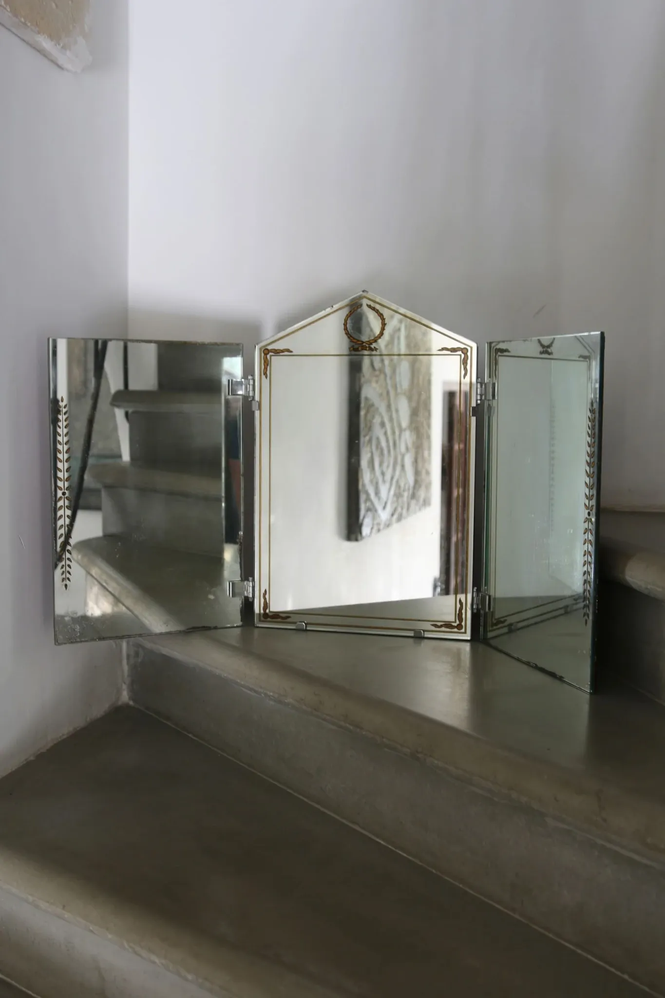 Triptych mirror with eglomisé and pediment, 1940s-50s