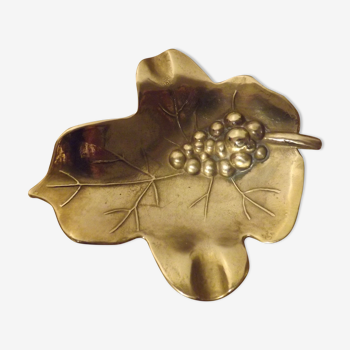 Empty pocket brass fig leaf-shaped