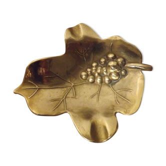 Empty pocket brass fig leaf-shaped