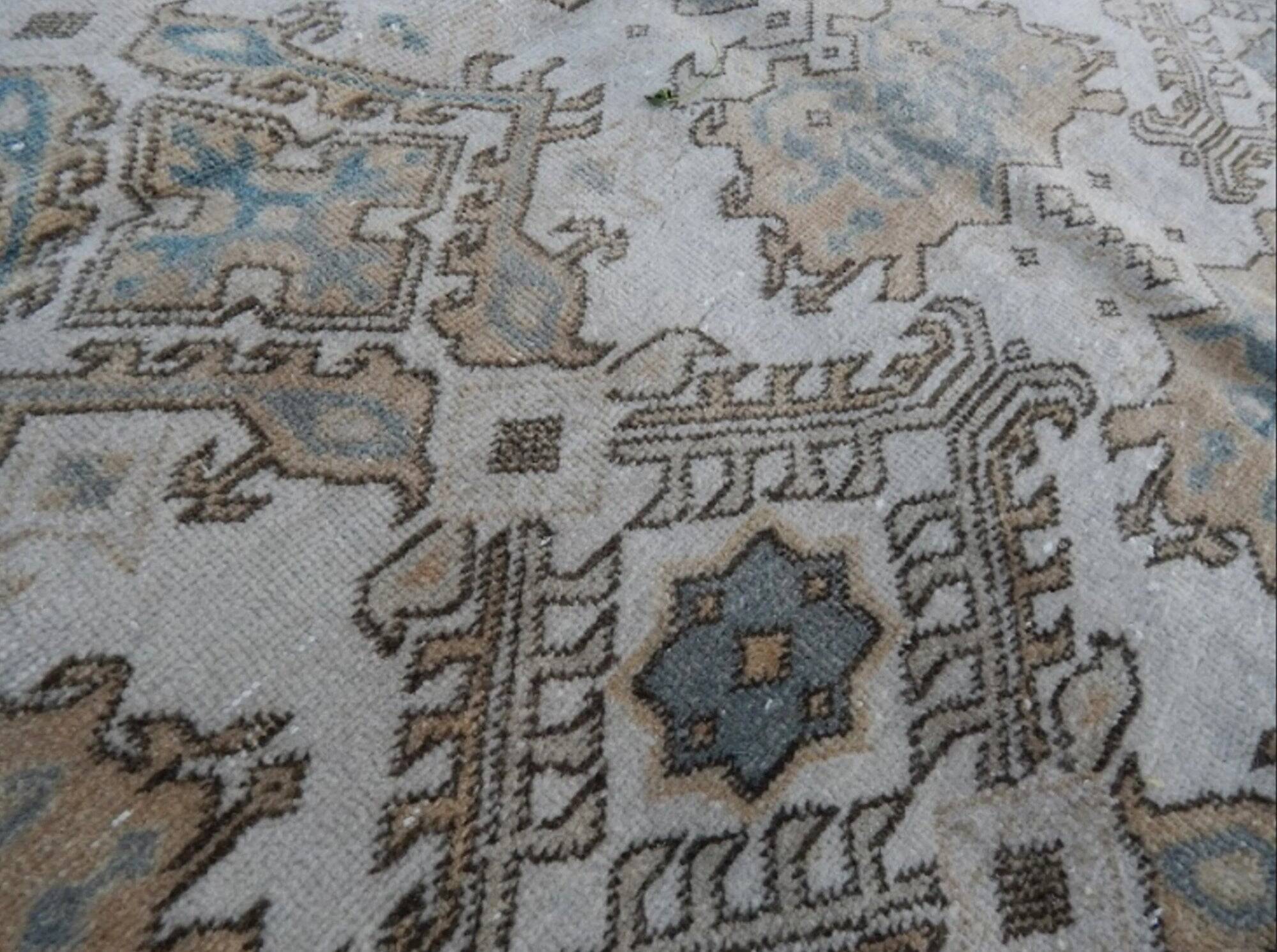 Vintage handmade Turkish rug 145x270 cm