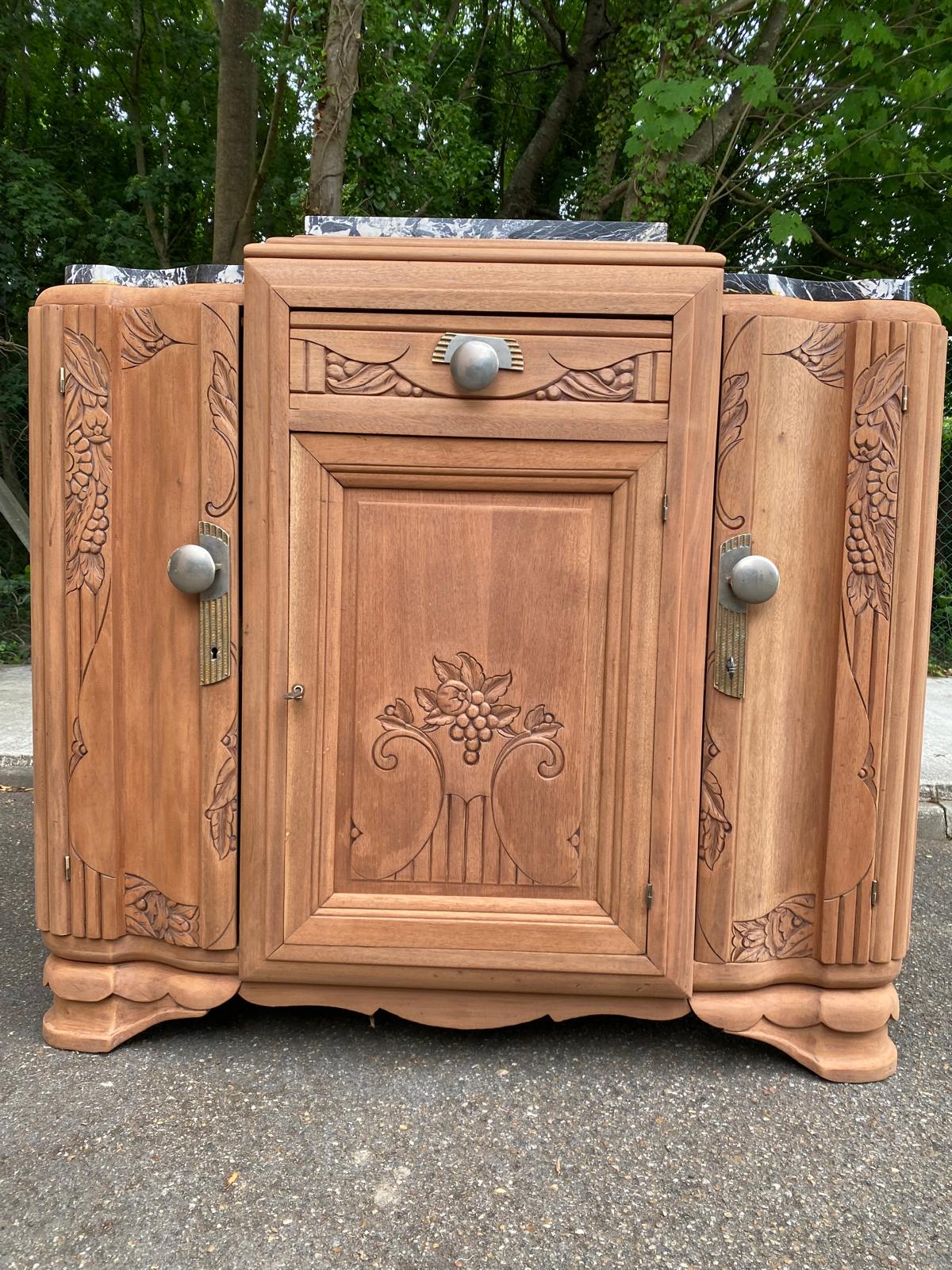 Art Deco sideboard renovated in solid walnut and large antique marble from the 1930s.