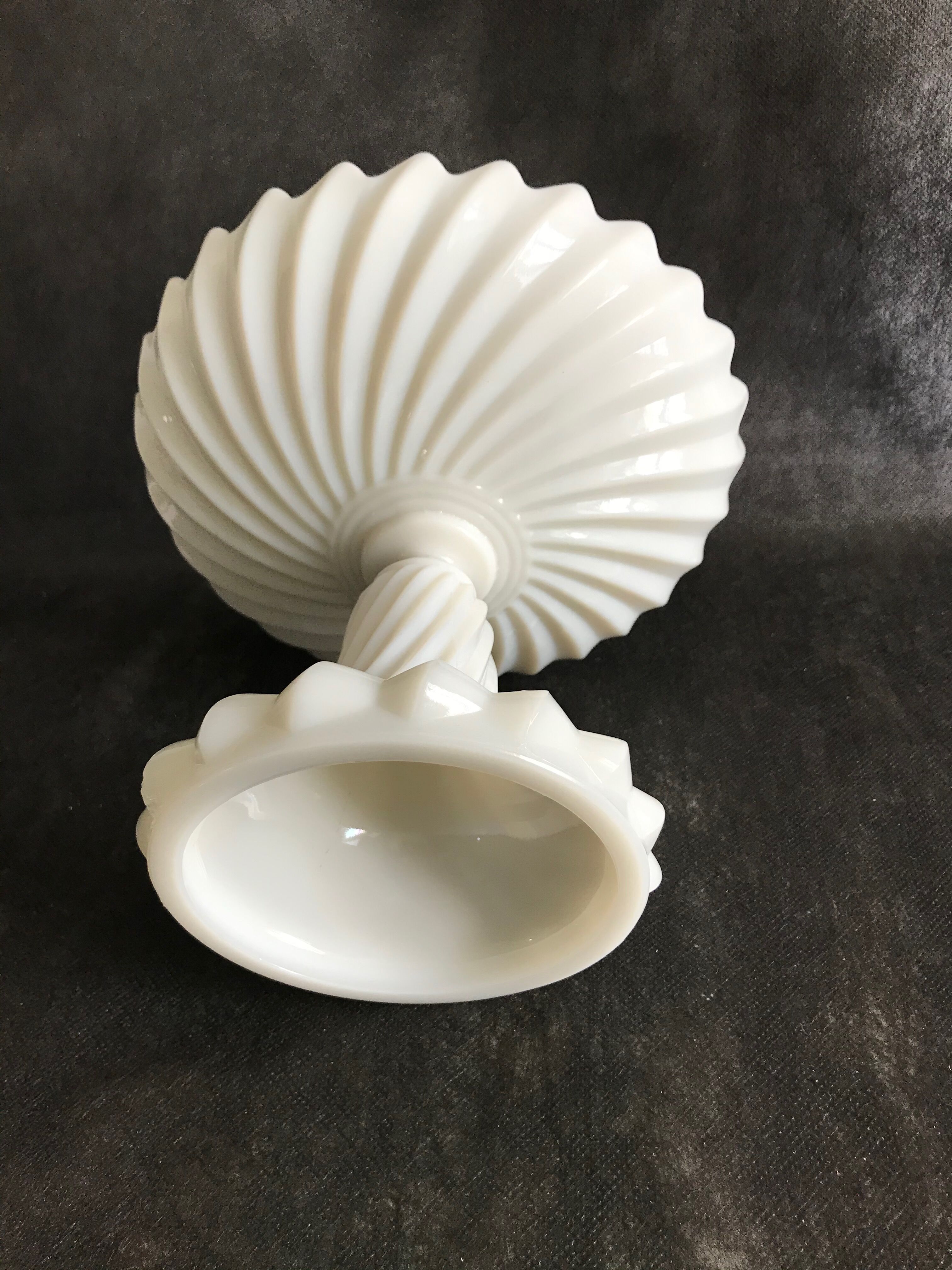 Standing cup - Art nouveau - white opaline