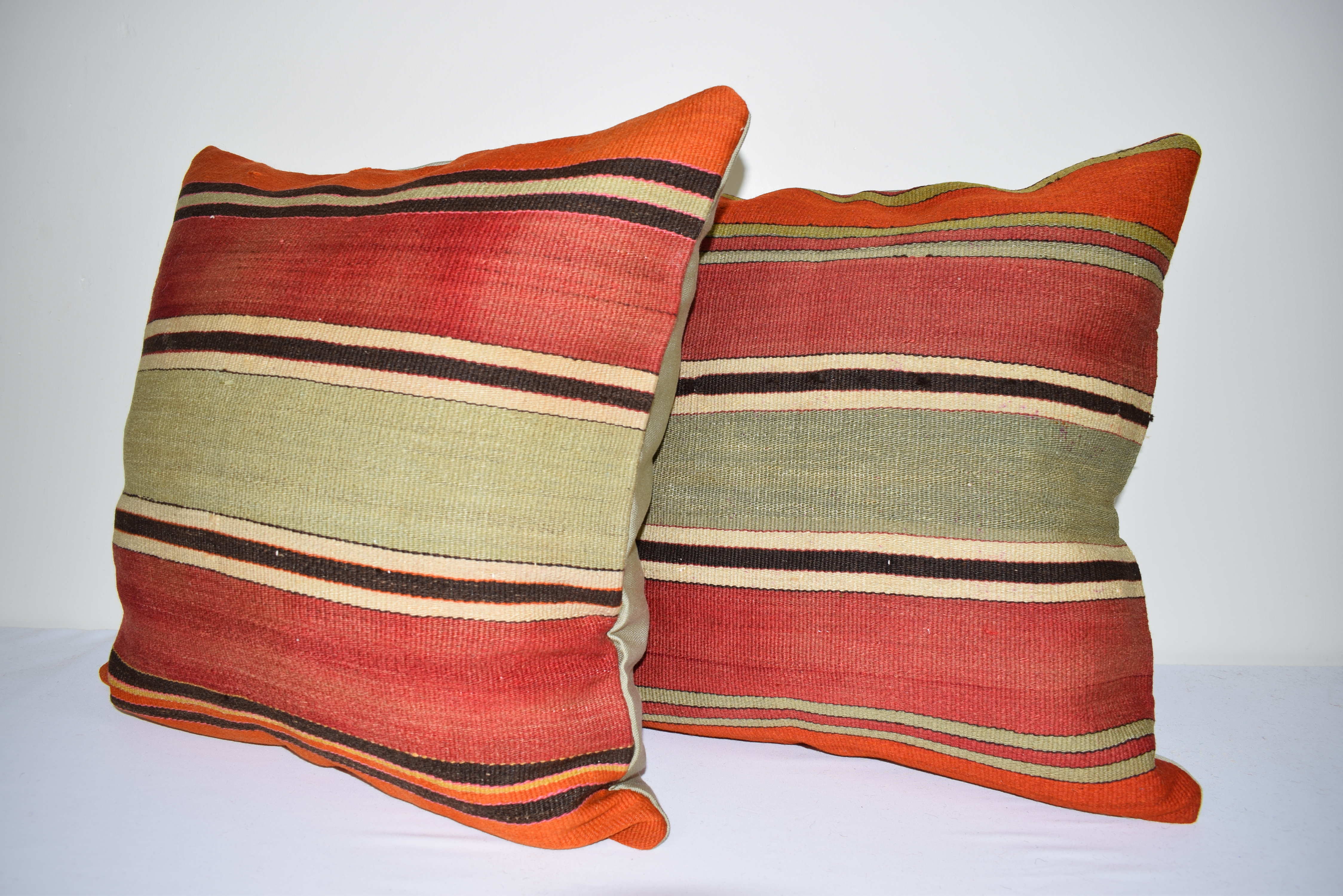 Single, plain Turkish Ak574 striped Kilim cushion cover