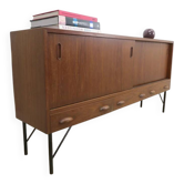 Buffet en teck avec portes coulissantes et tiroirs, années 1960