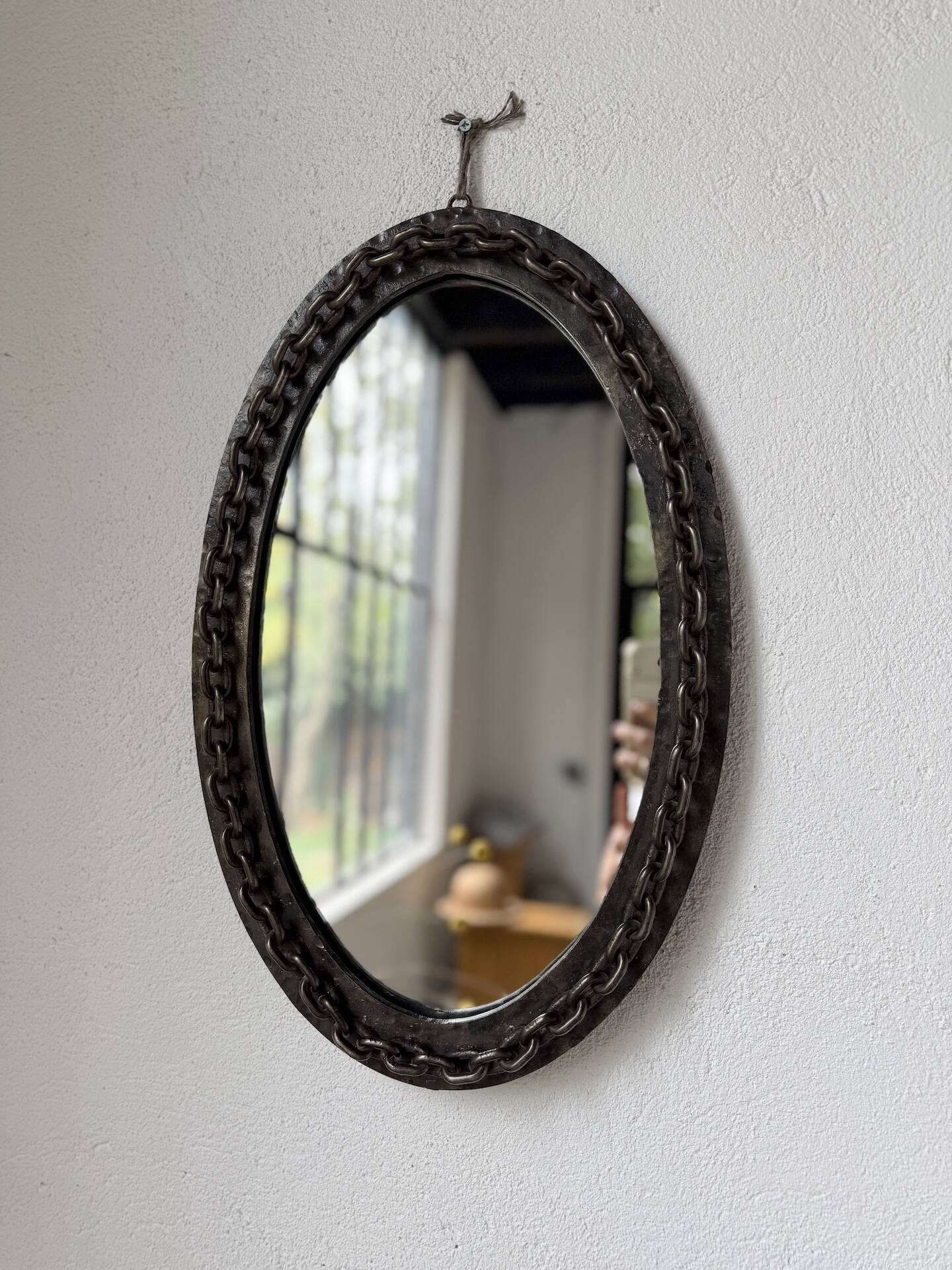 Miroir brutaliste ovale « chaine » 1950