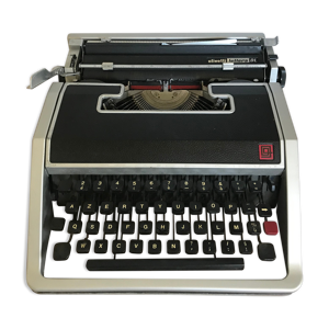 Machine à écrire Olivetti lettera