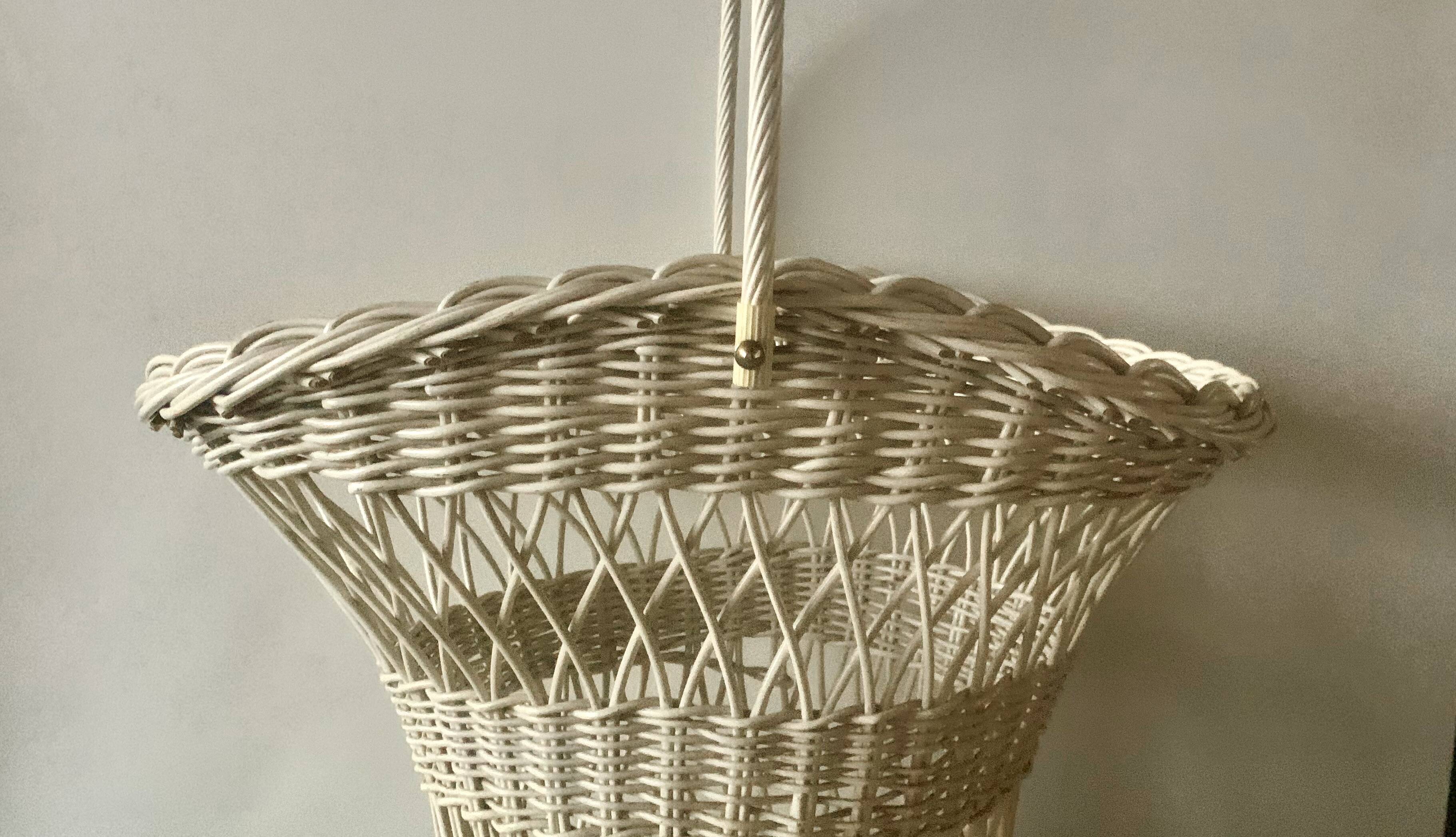 Large vintage wicker basket -