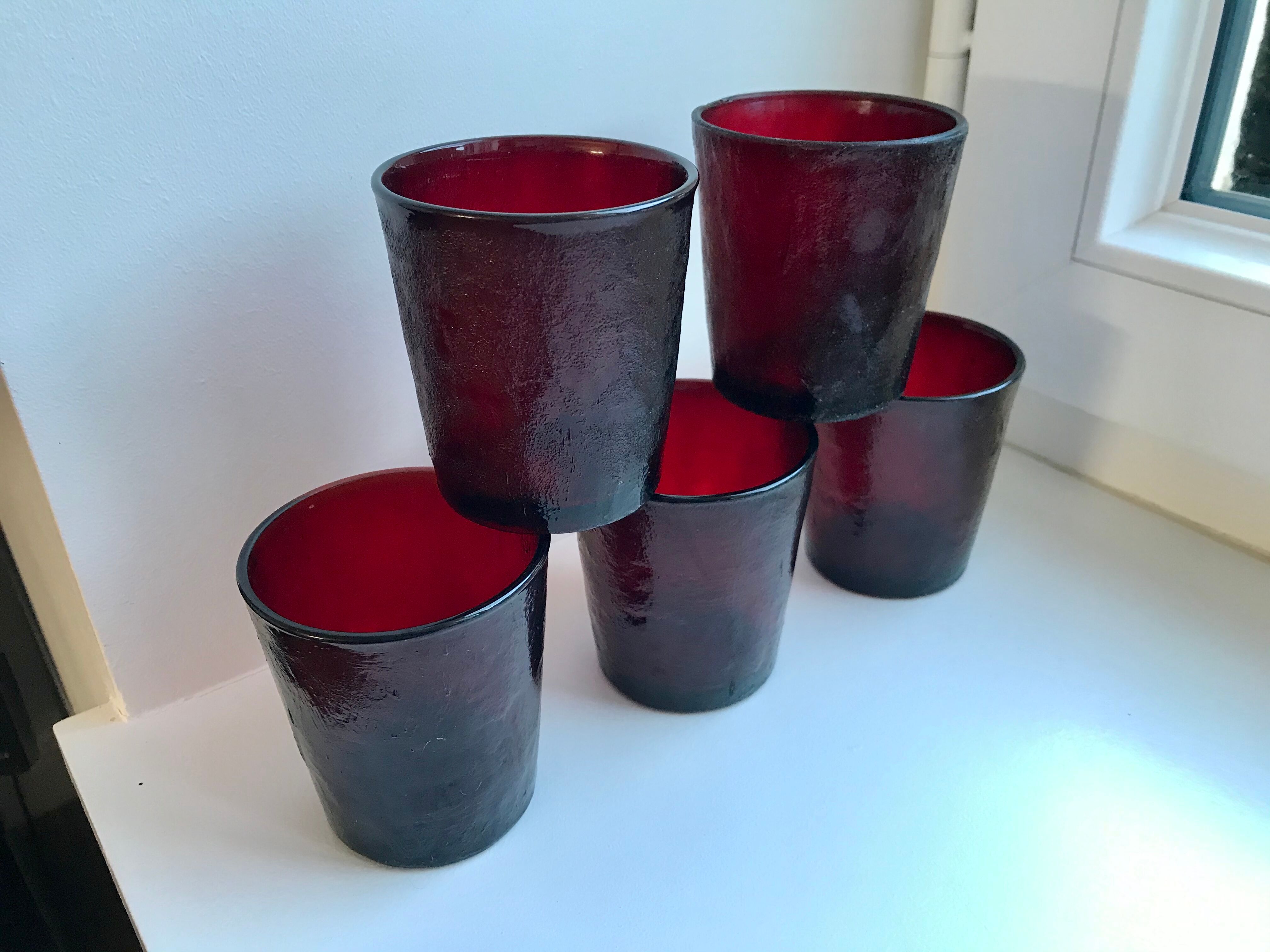 Set of 5 glasses in burgundy colored glass 70s
