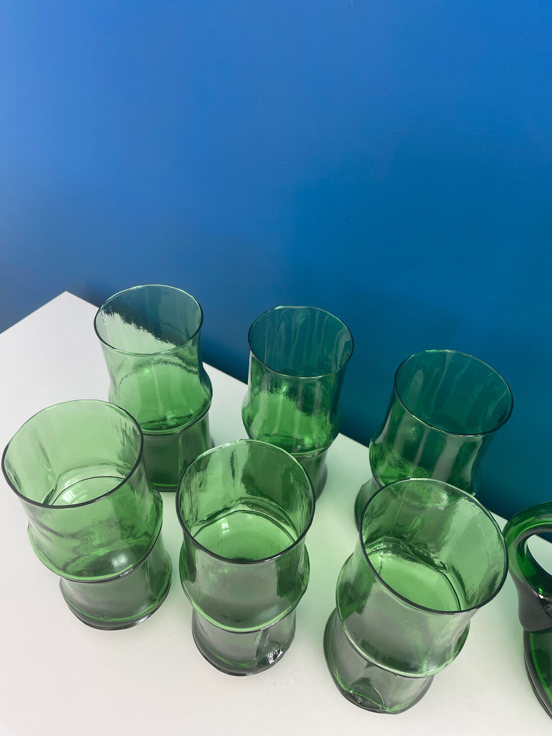 Service a eau carafe et verre vert vintage