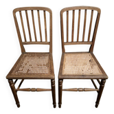 Lot de 2 chaises anciennes en bois avec assise cannée