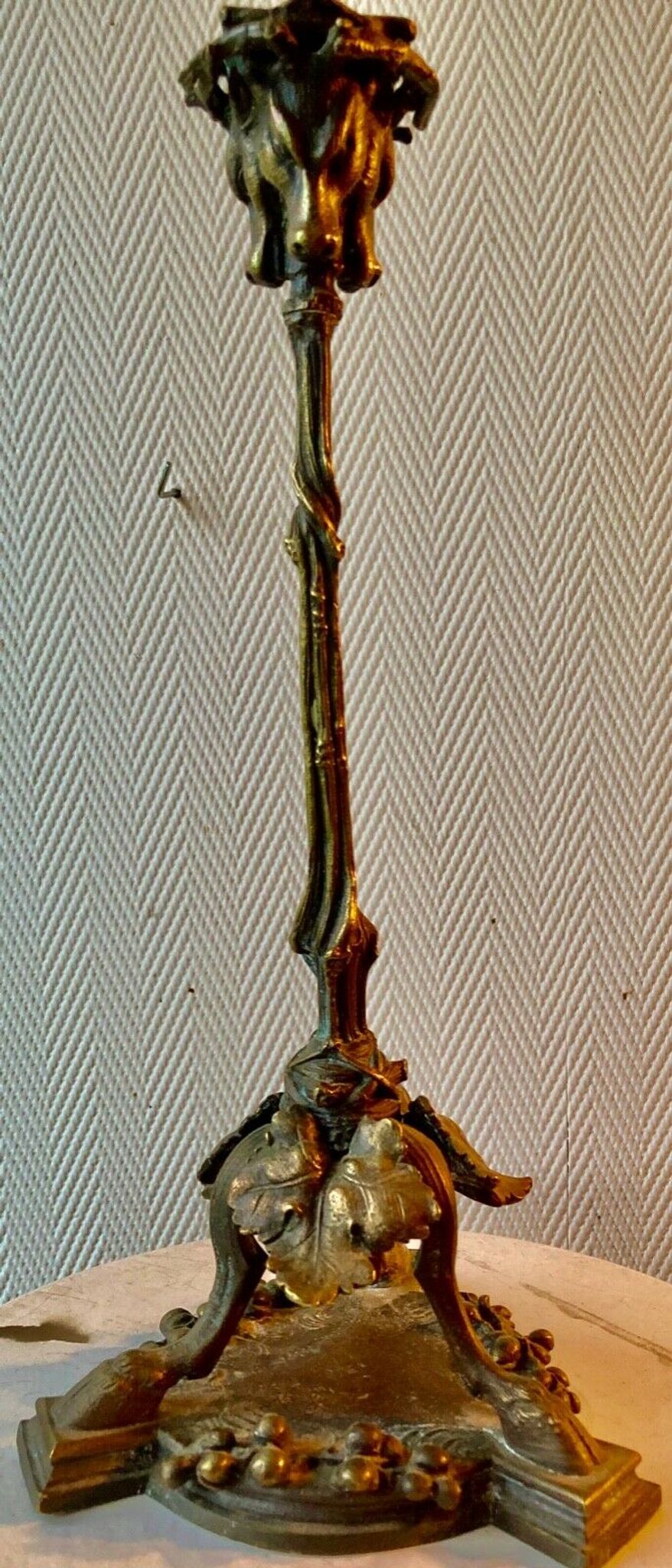 Bougeoir tripode en bronze " cerf " XIXe vennerie