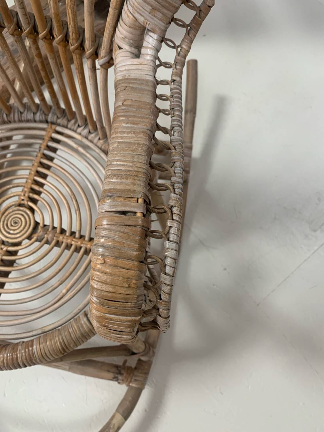 Fauteuil à bascule enfants rotin