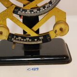 Former weighs metal letter