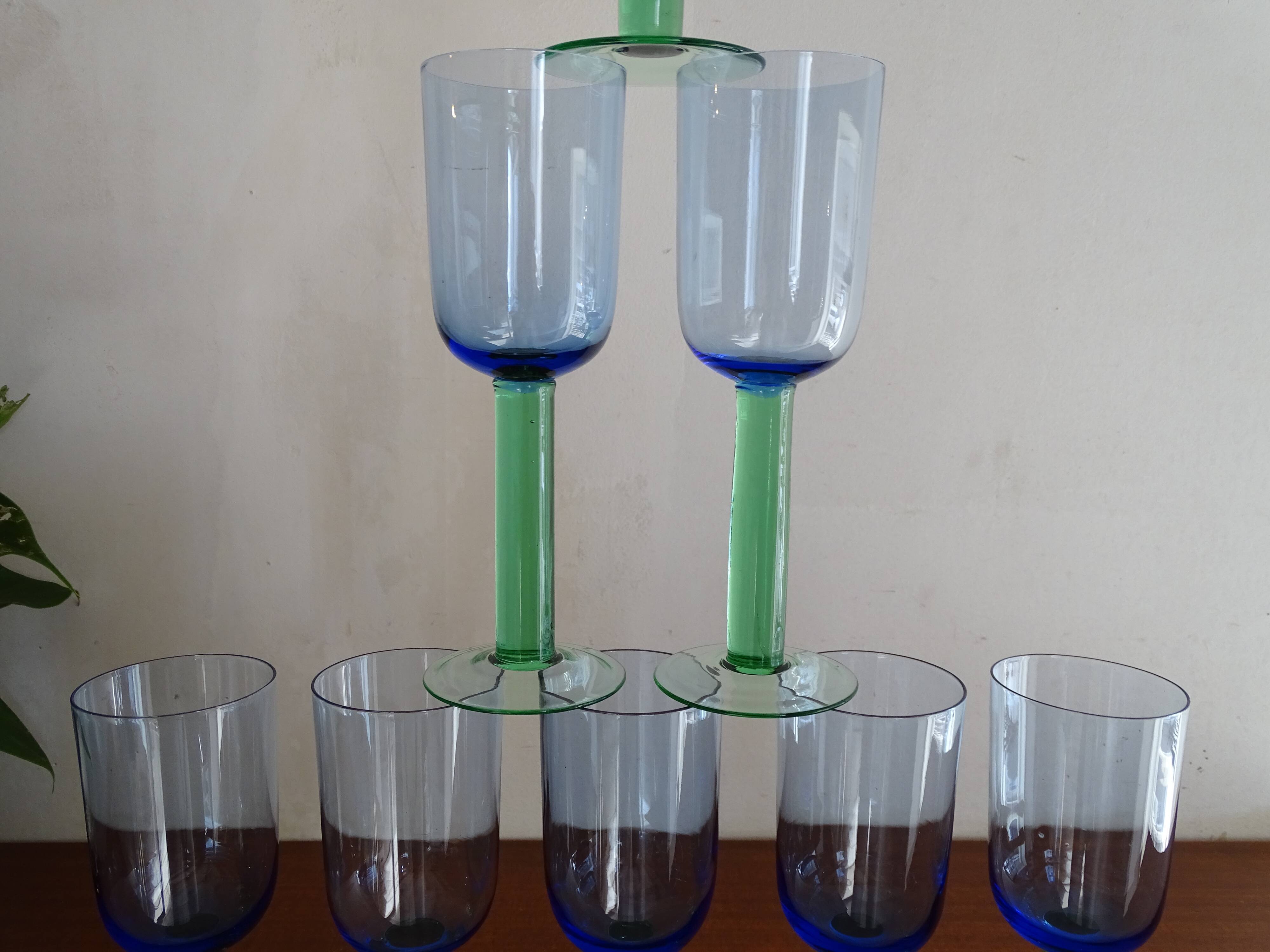 8 glasses with Murano feet vintage blown glass