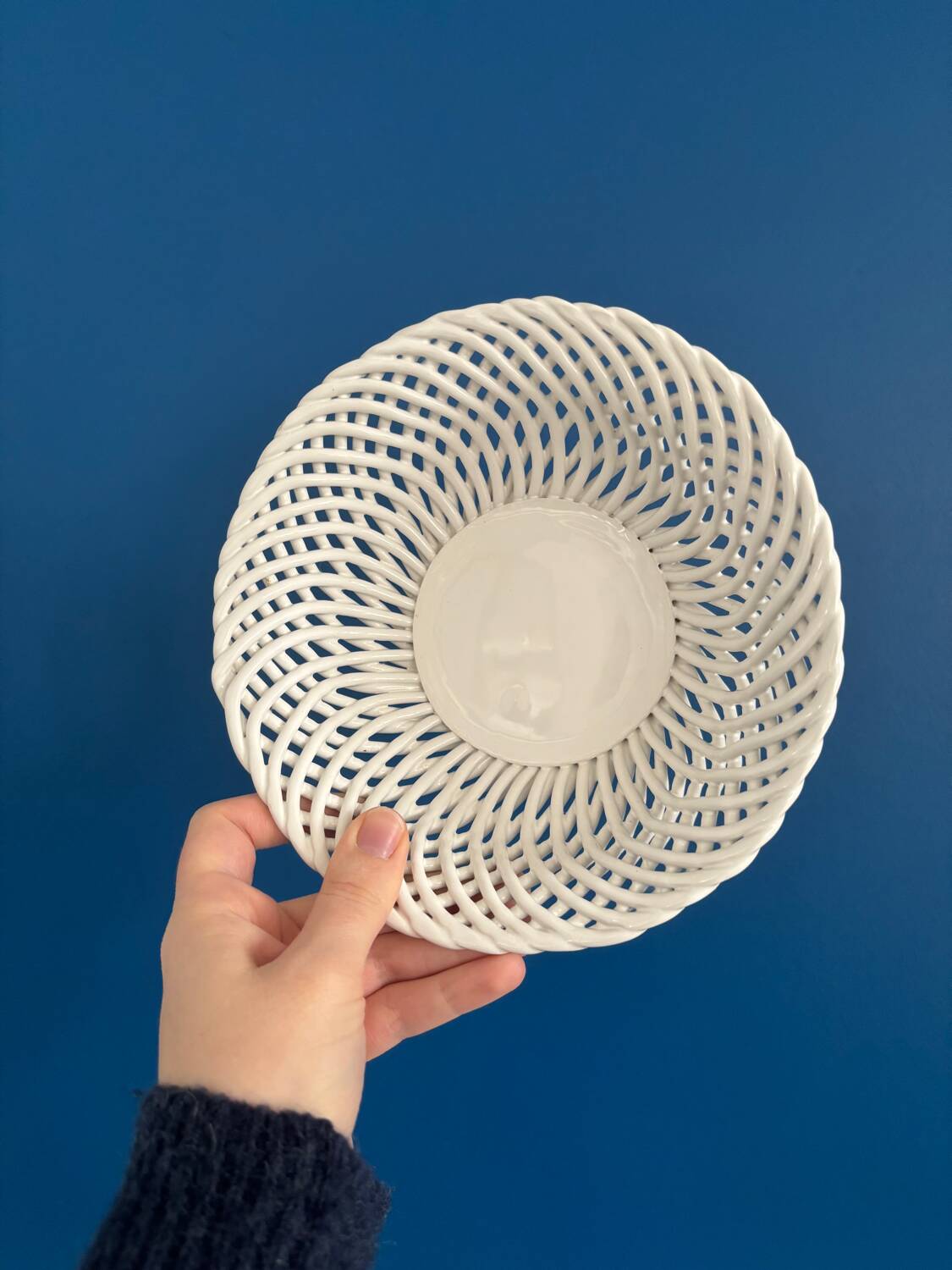 Openwork white ceramic bowl - Elegant and timeless centerpiece